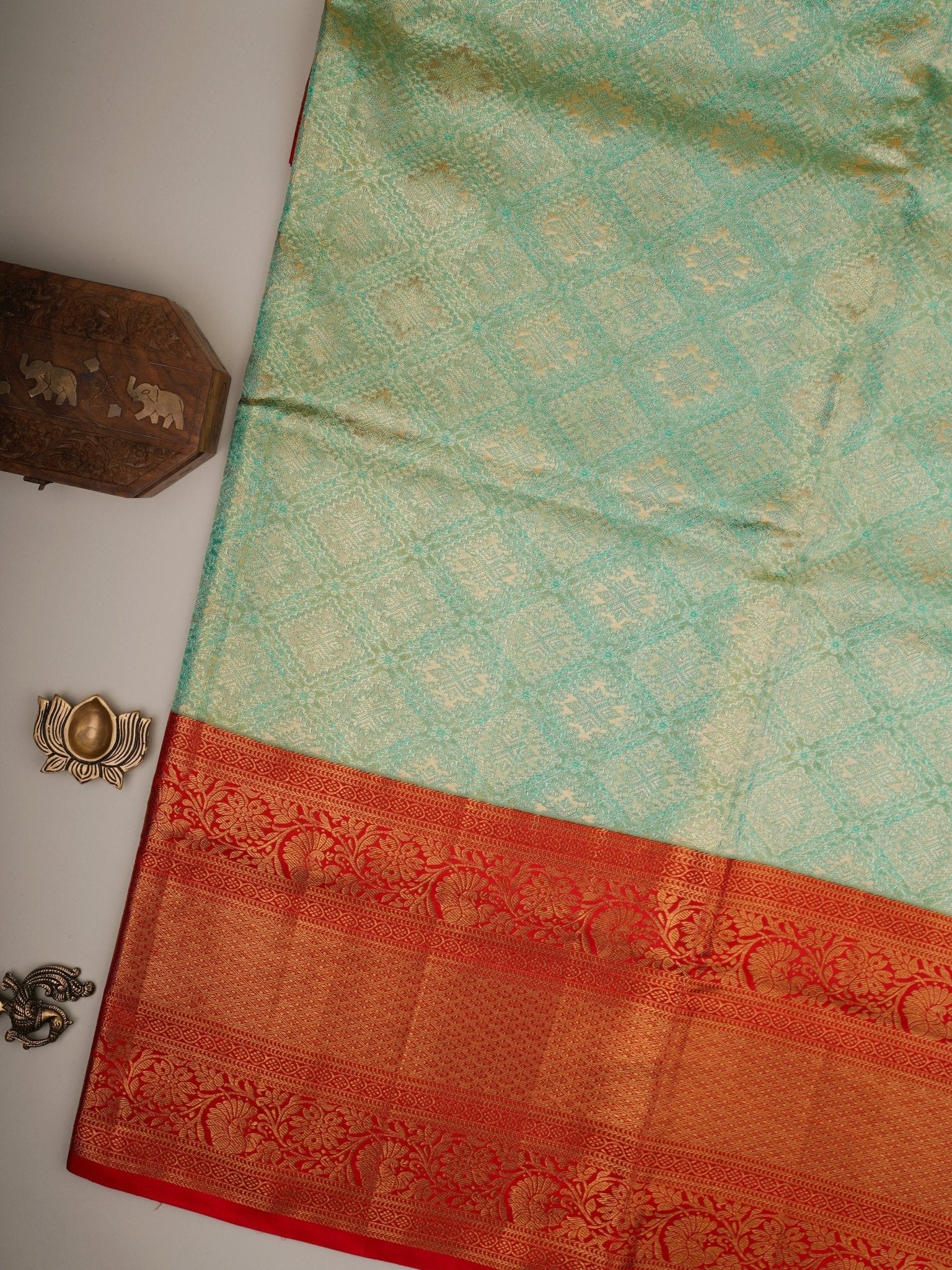 Kanchipuram Silk Green 100% Pure Silk  Manoranjitham Weaves - Handloom Store
