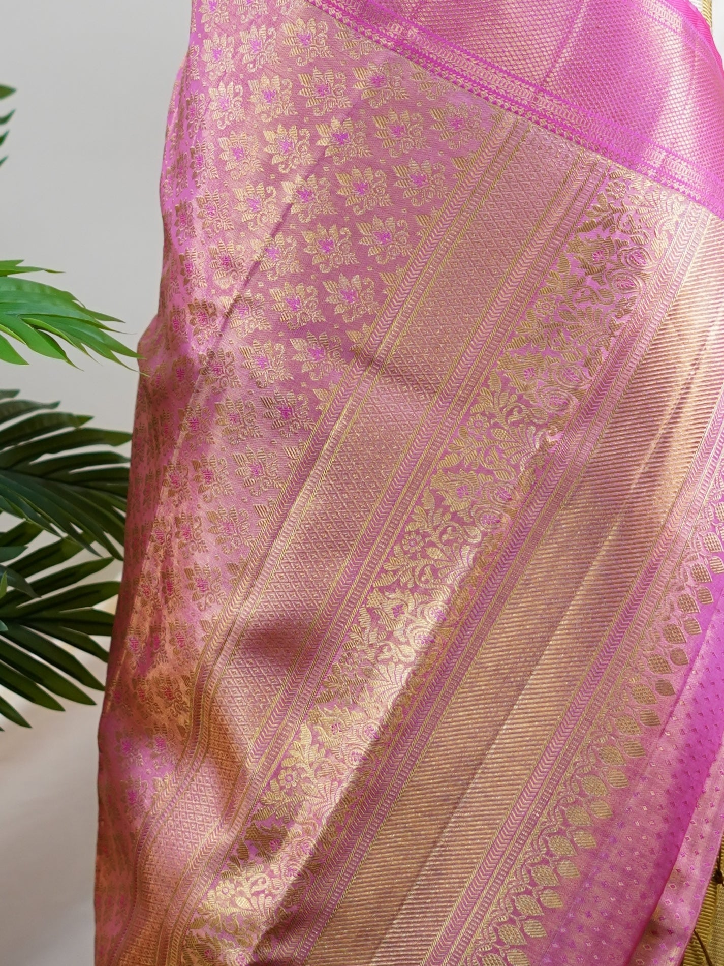 Kanchipuram Silk Gold And Silver tissu 100% Pure Silk  - Manoranjitham Weaves - Handloom Store