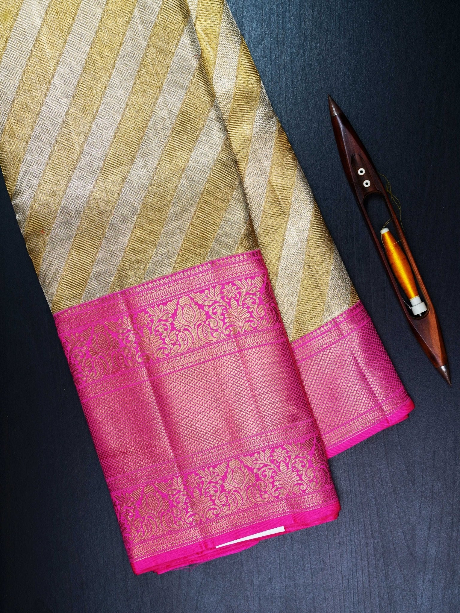 Kanchipuram Silk Gold And Silver tissu 100% Pure Silk  Manoranjitham Weaves - Handloom Store