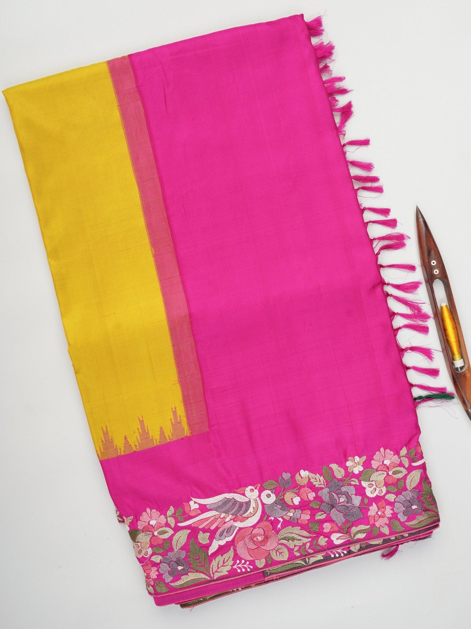 Gadwal Silk Yellow 100% Pure Silk  Manoranjitham Weaves - Handloom Store