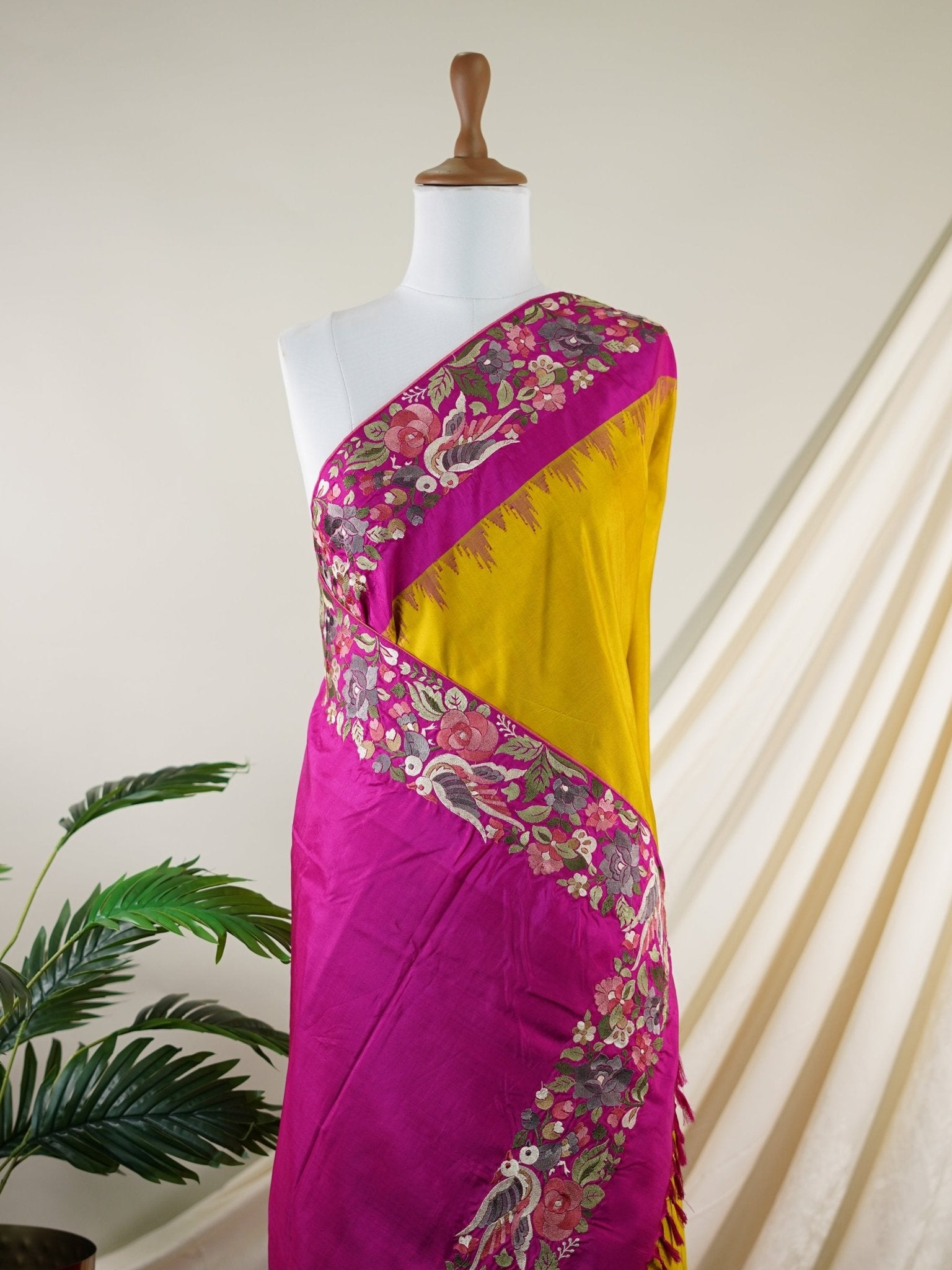 Gadwal Silk Yellow 100% Pure Silk  - Manoranjitham Weaves - Handloom Store