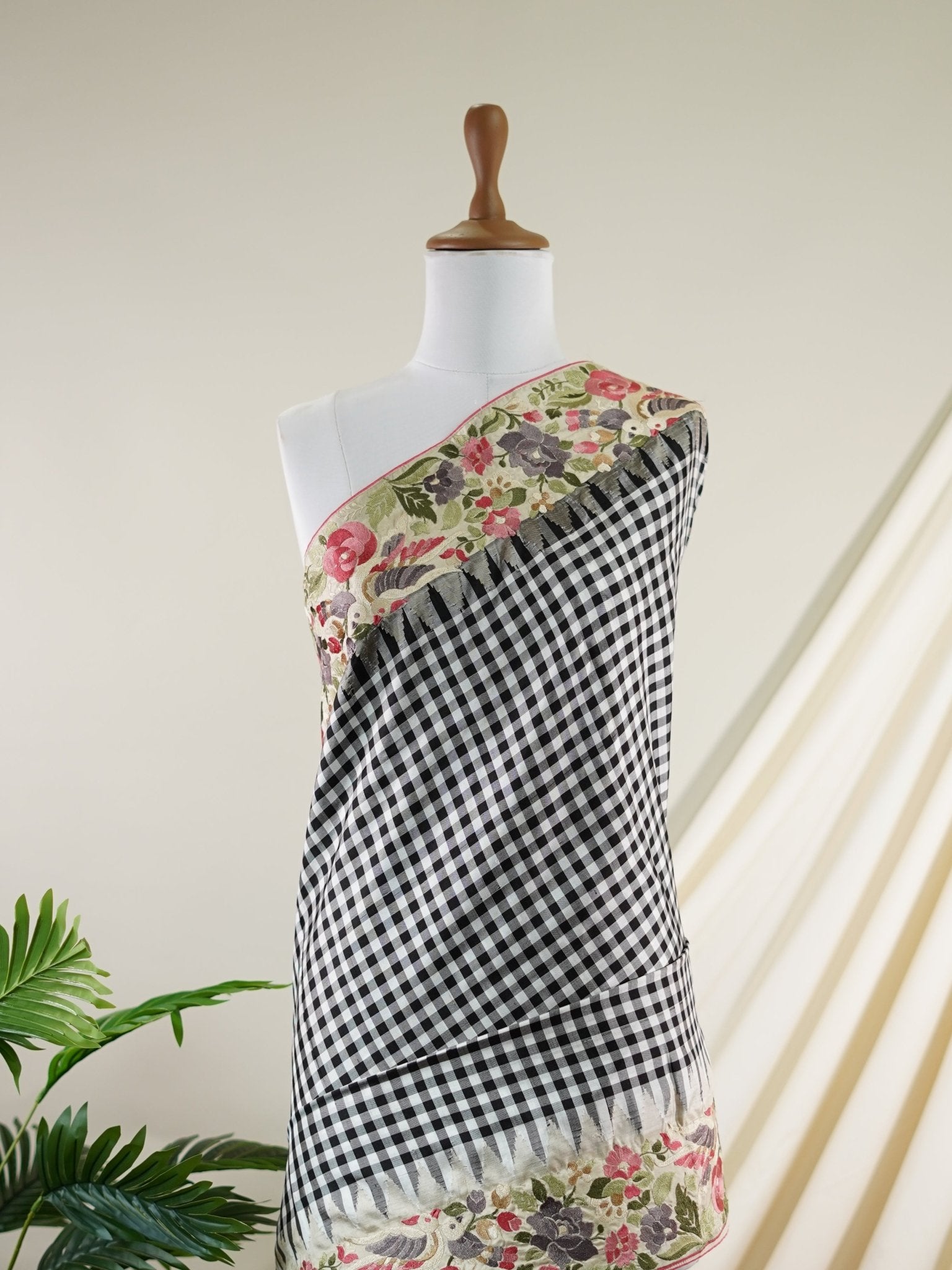 Gadwal Silk White and Black 100% Pure Silk  - Manoranjitham Weaves - Handloom Store