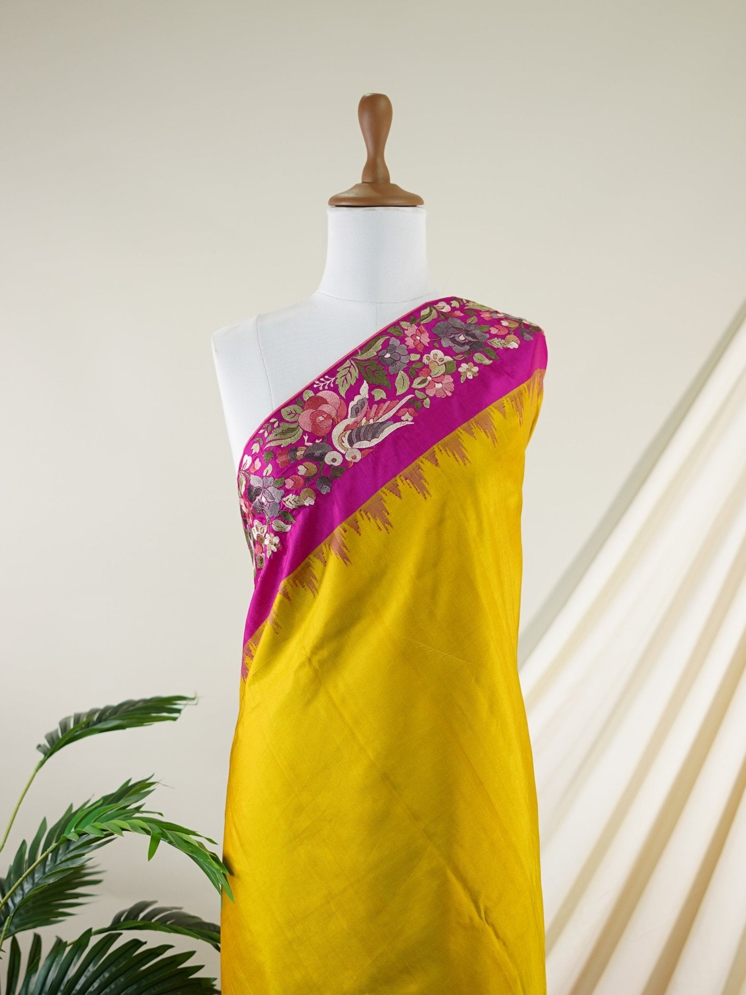 Gadwal Silk Yellow 100% Pure Silk  - Manoranjitham Weaves - Handloom Store