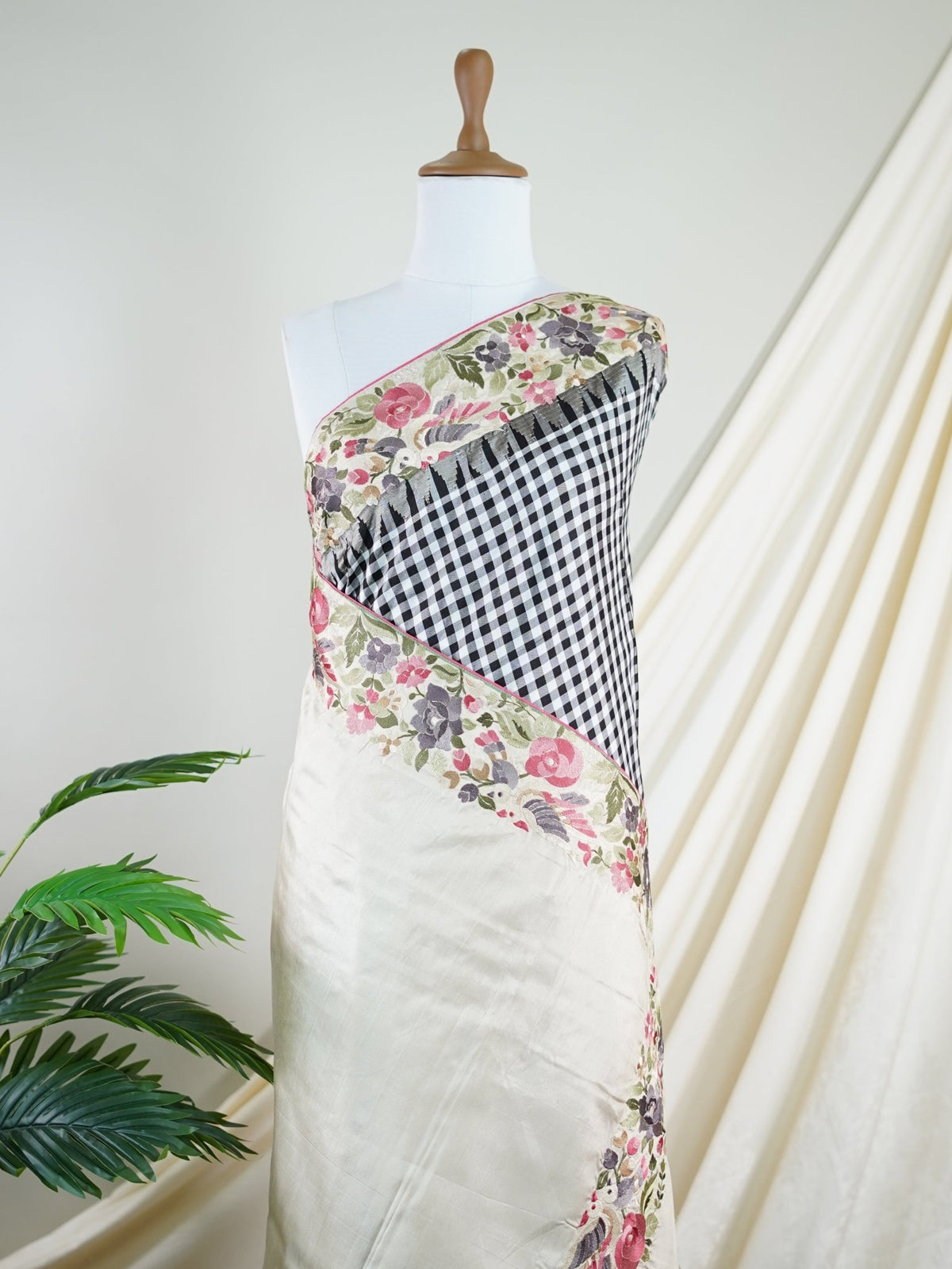 Gadwal Silk White and Black 100% Pure Silk  - Manoranjitham Weaves - Handloom Store