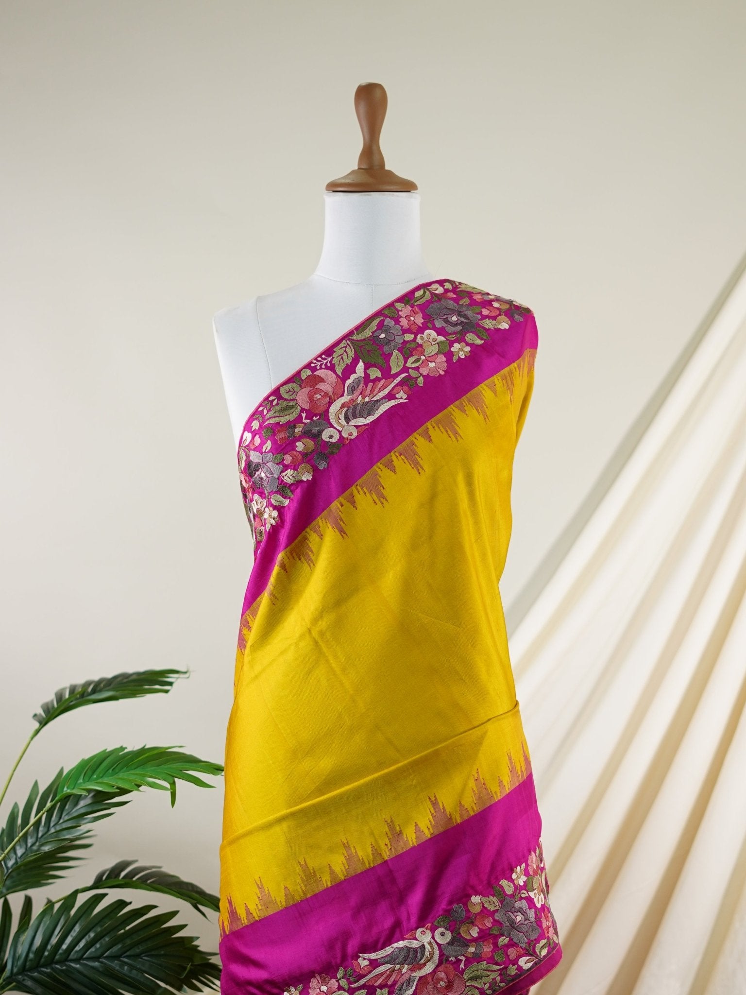 Gadwal Silk Yellow 100% Pure Silk  - Manoranjitham Weaves - Handloom Store