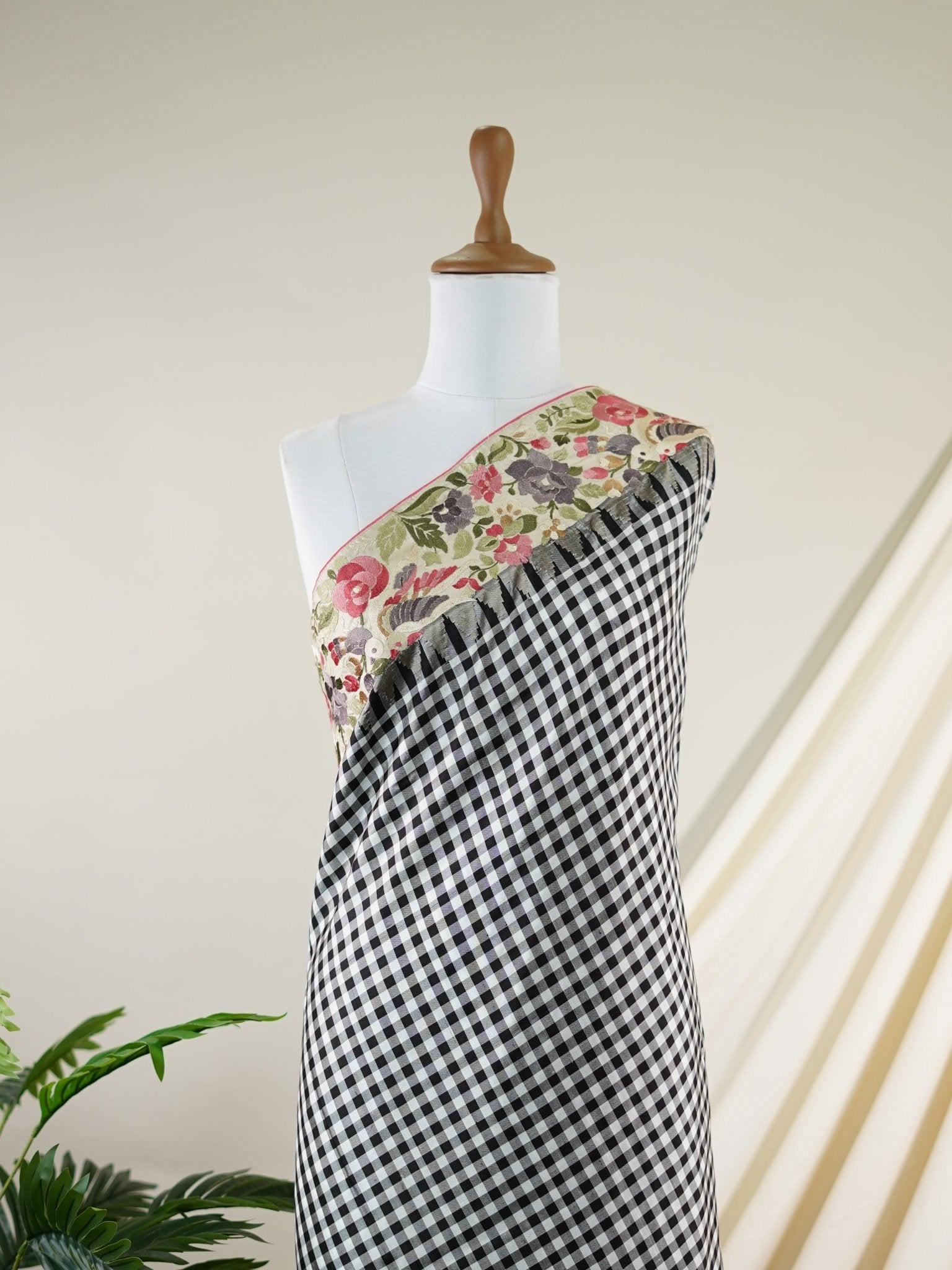 Gadwal Silk White and Black 100% Pure Silk  - Manoranjitham Weaves - Handloom Store