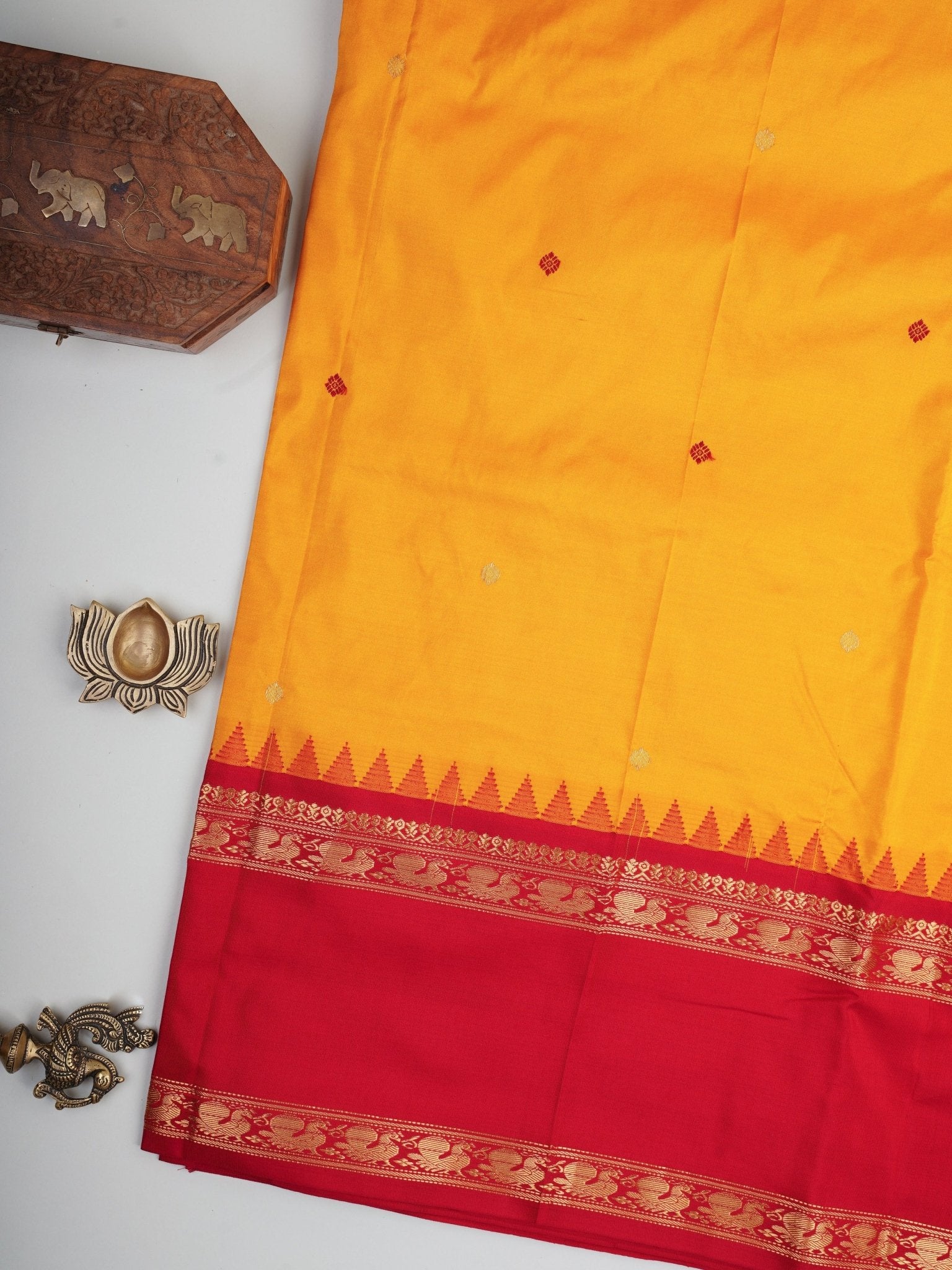 Narayanpet Mustard Orange 100% Pure Silk  - Manoranjitham Weaves - Handloom Store