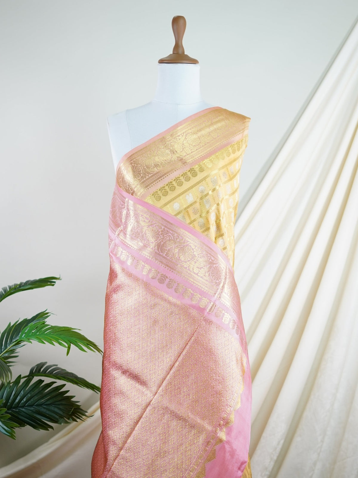 Venkatagiri Silk Wheat Gold 100% Pure Silk  - Manoranjitham Weaves - Handloom Store