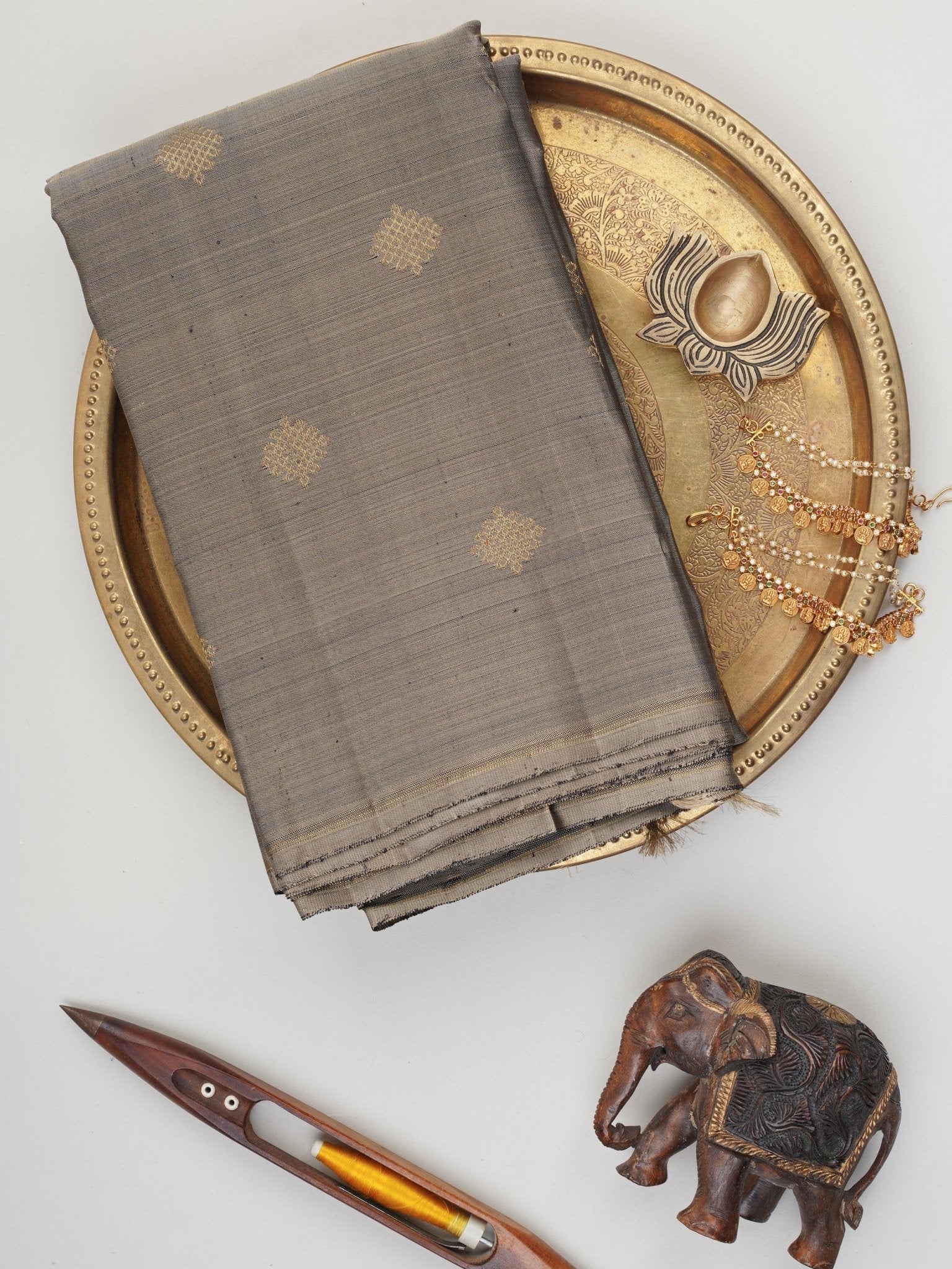 Kanchipuram Silk Grey 100% Pure Silk  Manoranjitham Weaves - Handloom Store