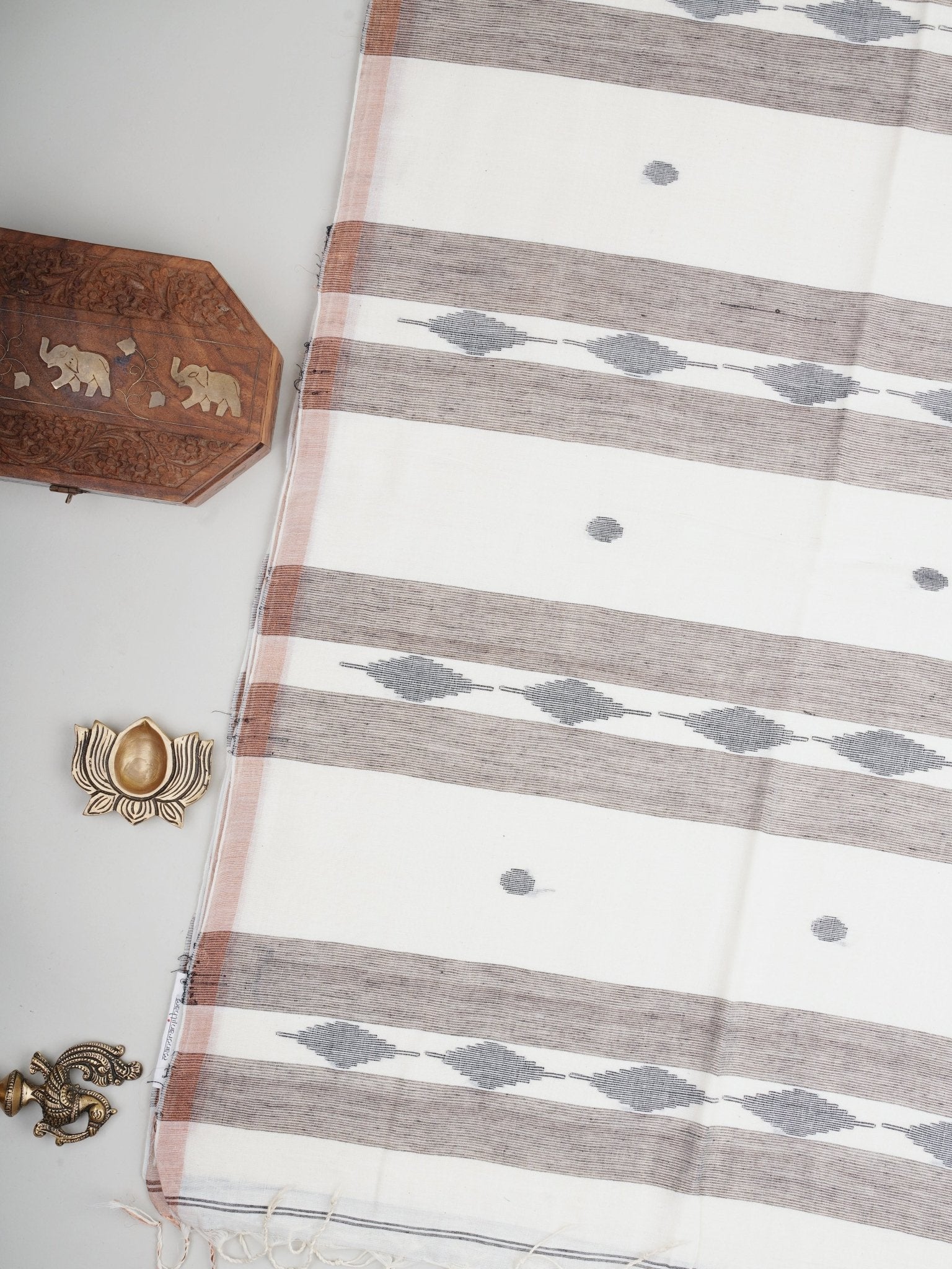 Cotton White 100% Pure Cotton Manoranjitham Weaves - Handloom Store