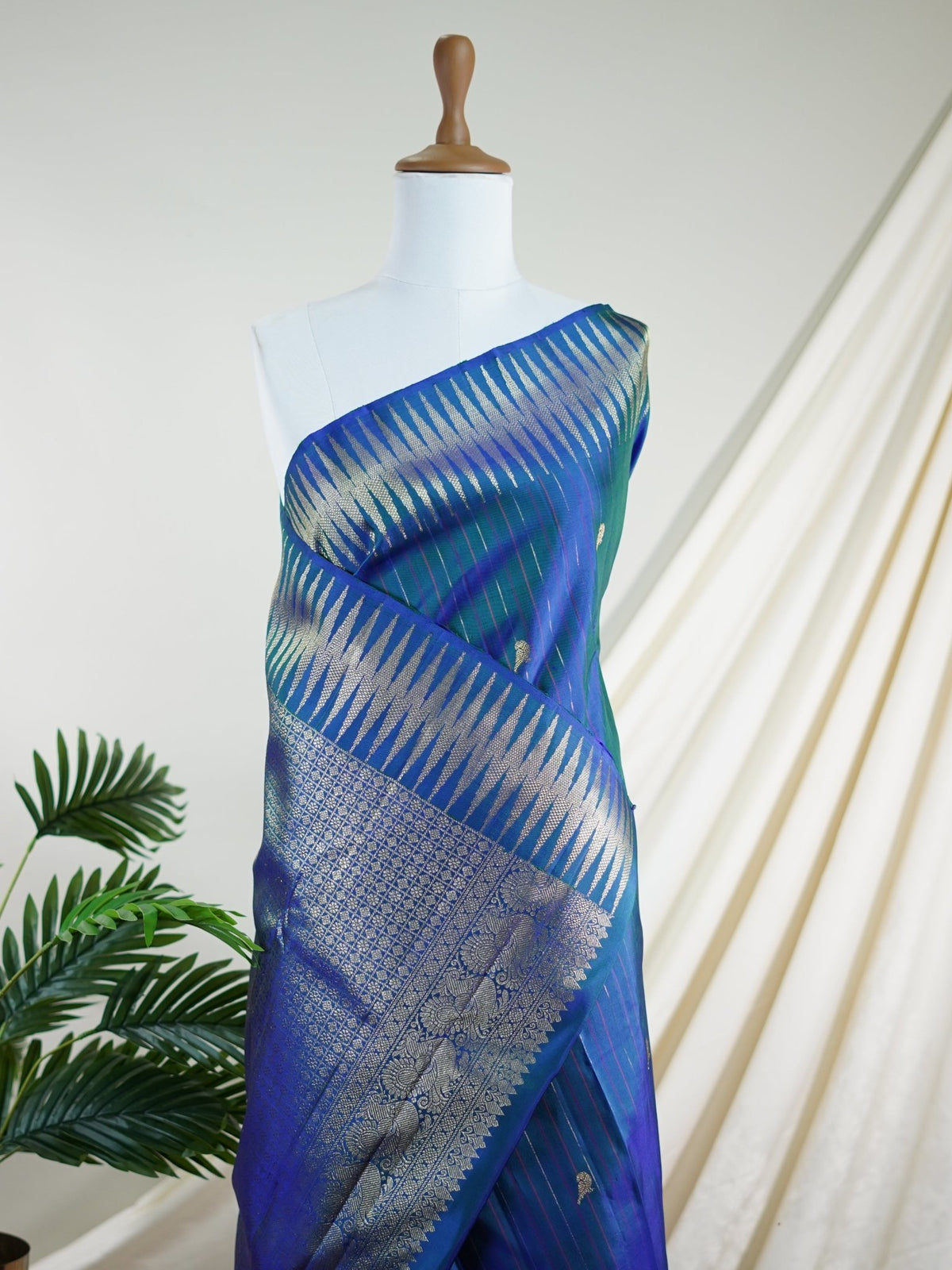 Kanchipuram Silk Blue 100% Pure Silk  - Manoranjitham Weaves - Handloom Store