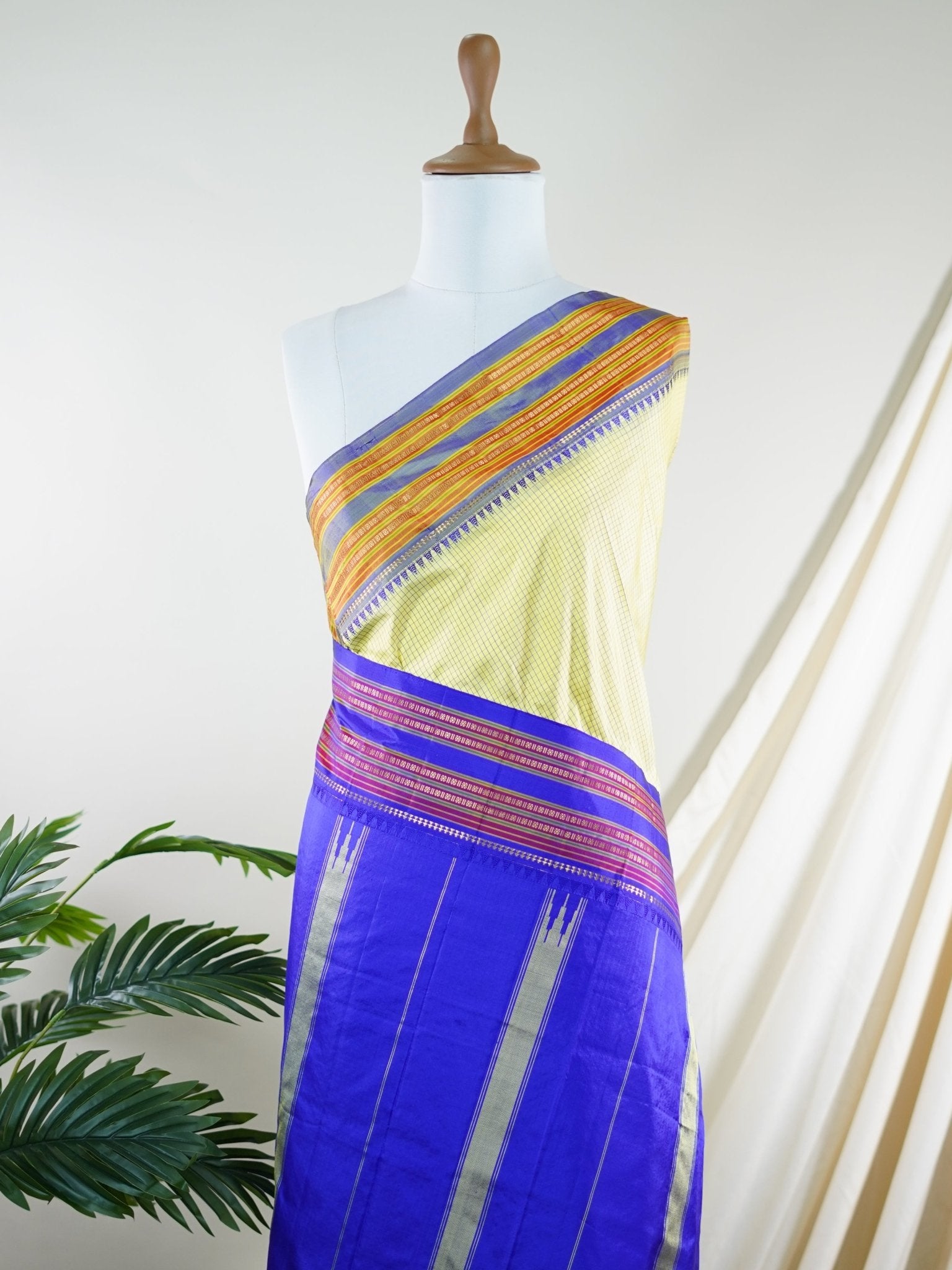 Kamakshi - Manoranjitham