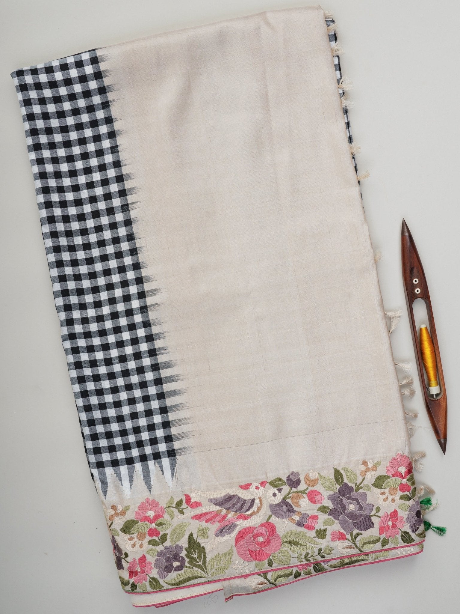 Gadwal Silk White and Black 100% Pure Silk  Manoranjitham Weaves - Handloom Store