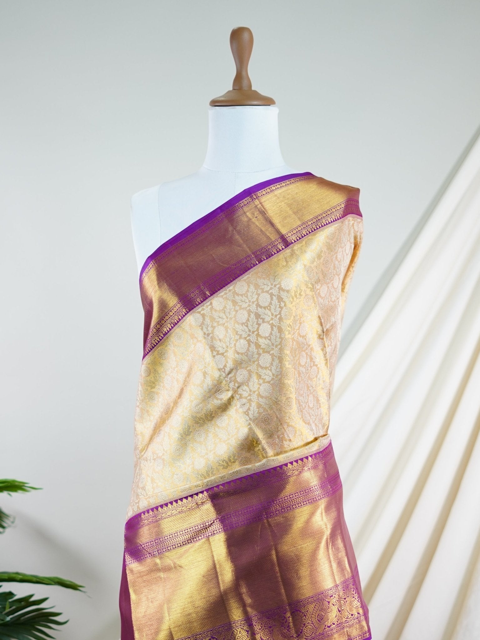 Kanchipuram Silk Gold  100% Pure Silk  - Manoranjitham Weaves - Handloom Store