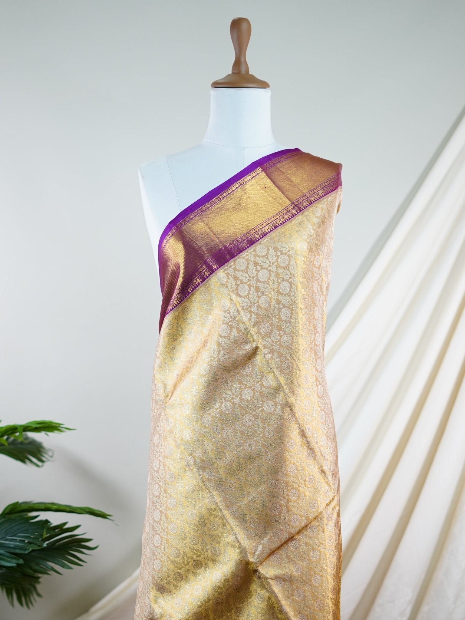 Kanchipuram Silk Gold  100% Pure Silk  - Manoranjitham Weaves - Handloom Store