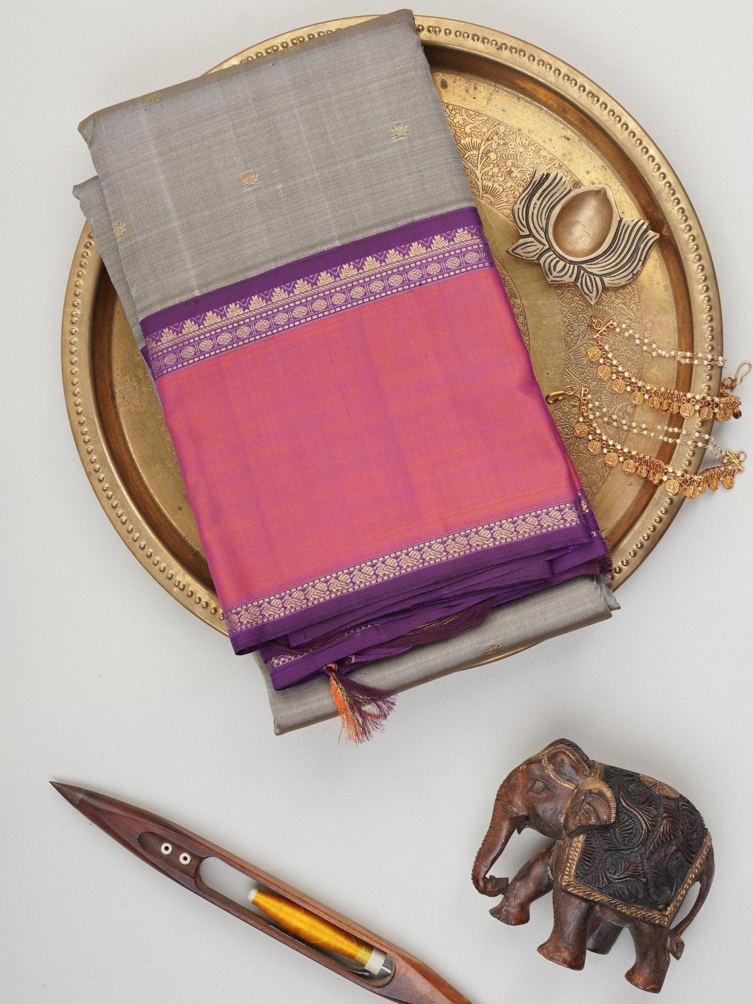 Kanchipuram Silk Grey 100% Pure Silk  Manoranjitham Weaves - Handloom Store