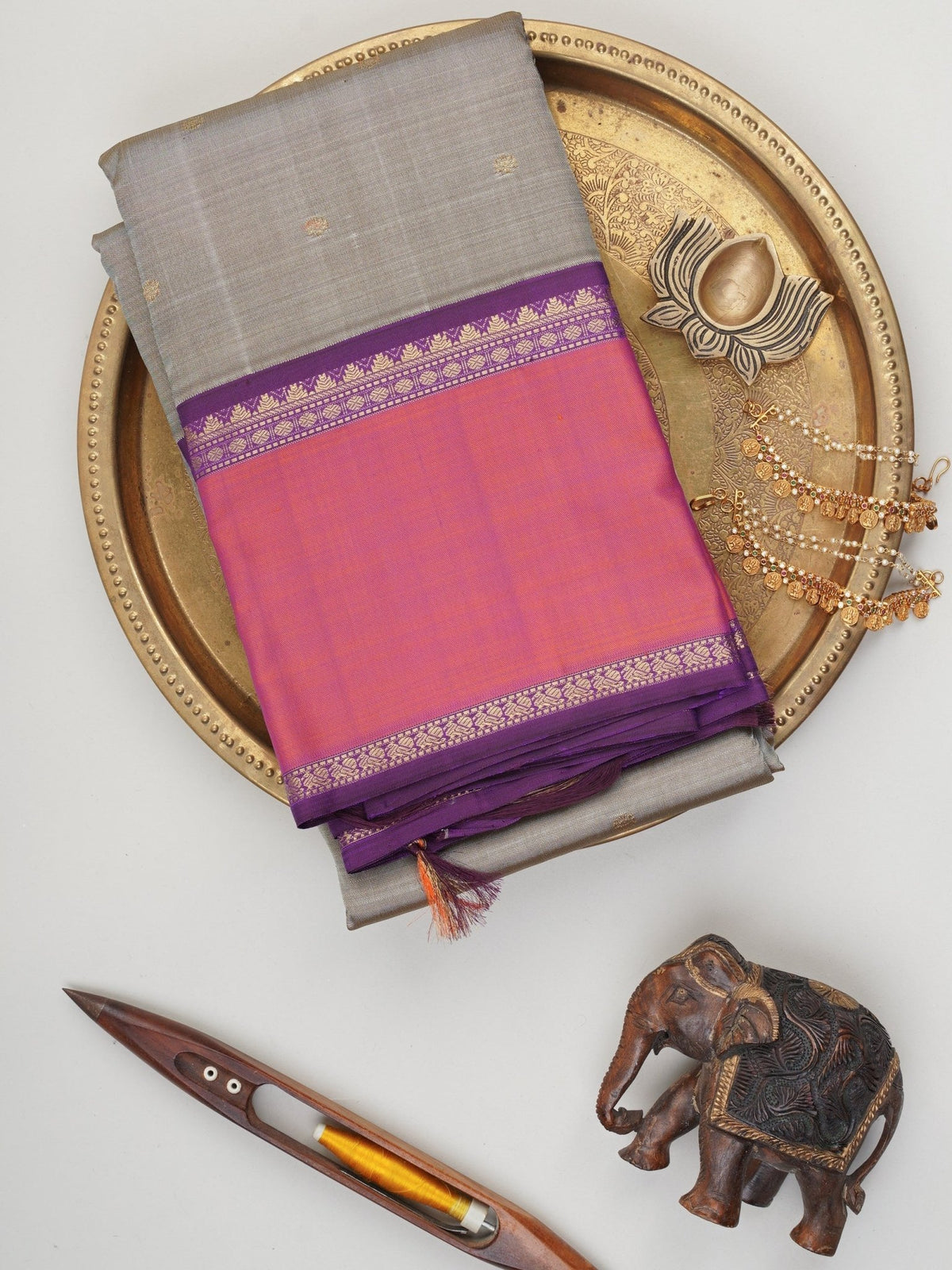 Kanchipuram Silk Grey 100% Pure Silk  Manoranjitham Weaves - Handloom Store