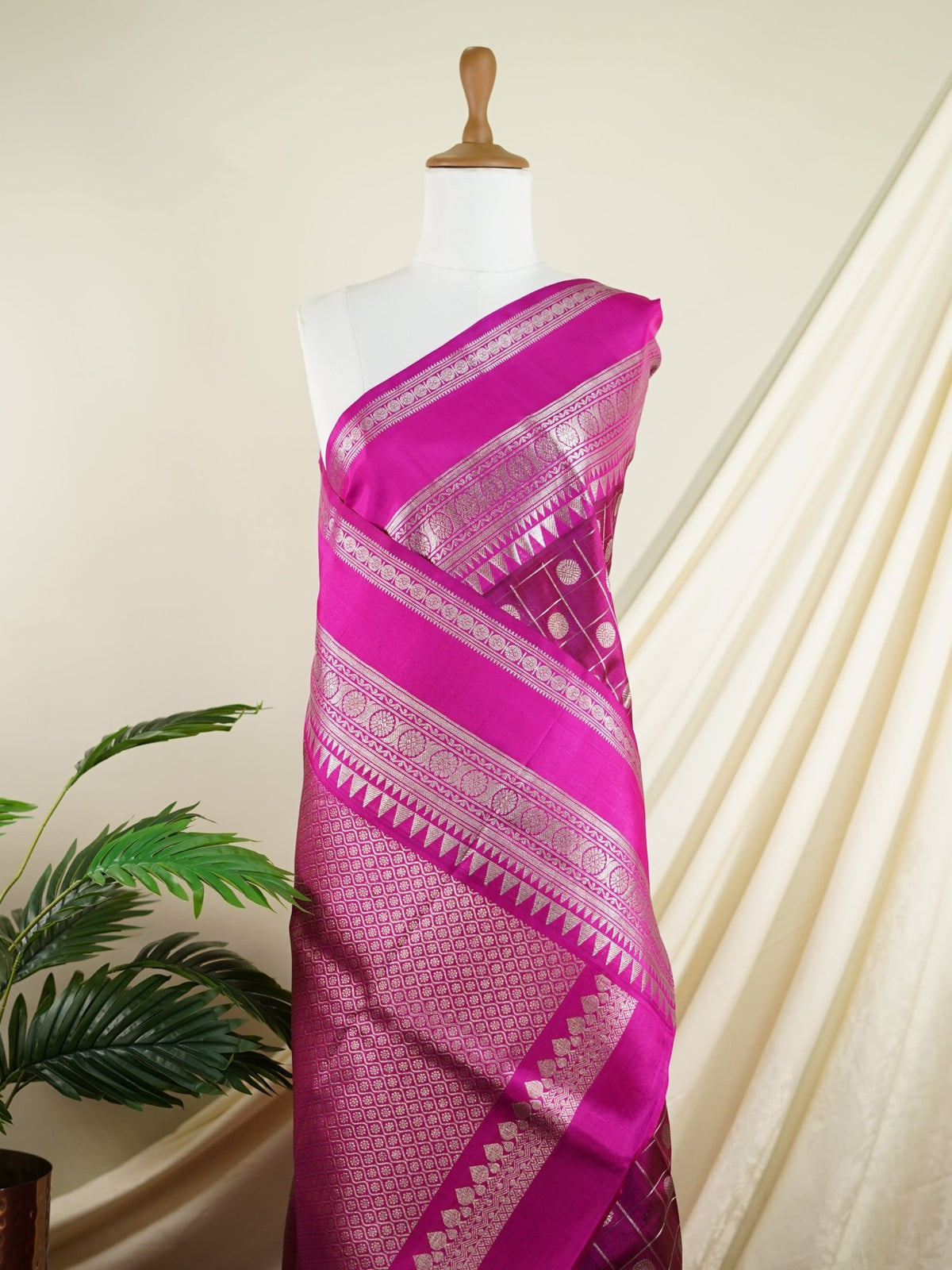 Venkatagiri Silk Purple 100% Pure Silk  - Manoranjitham Weaves - Handloom Store