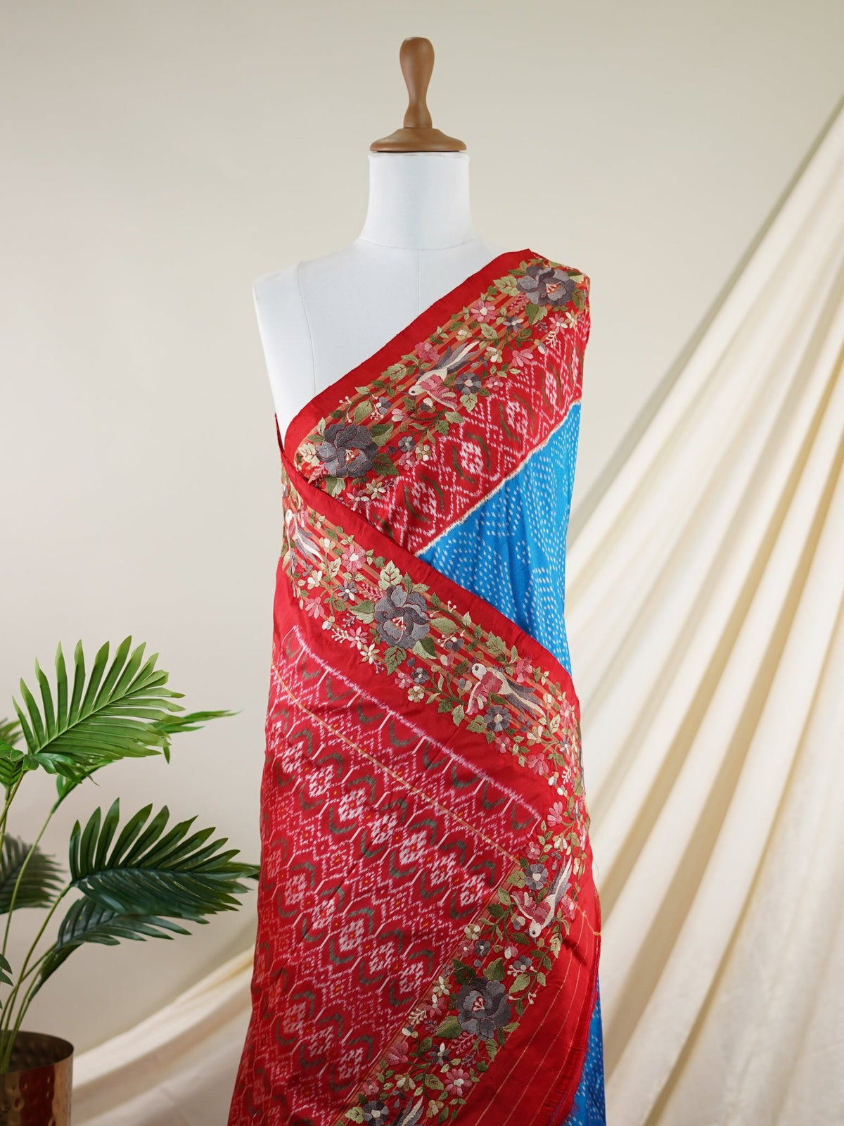 Pochampally Blue 100% Pure Silk  - Manoranjitham Weaves - Handloom Store