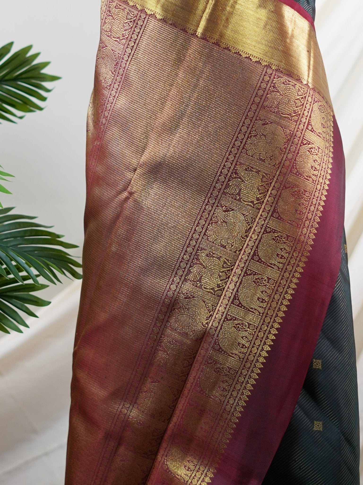 Kanchipuram Silk Green 100% Pure Silk  - Manoranjitham Weaves - Handloom Store
