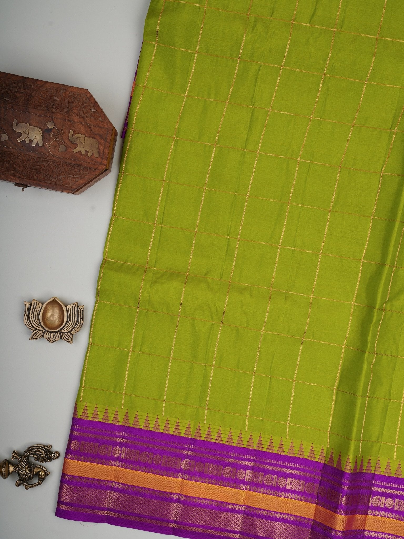 Gadwal Silk Green 100% Pure Silk  Manoranjitham Weaves - Handloom Store