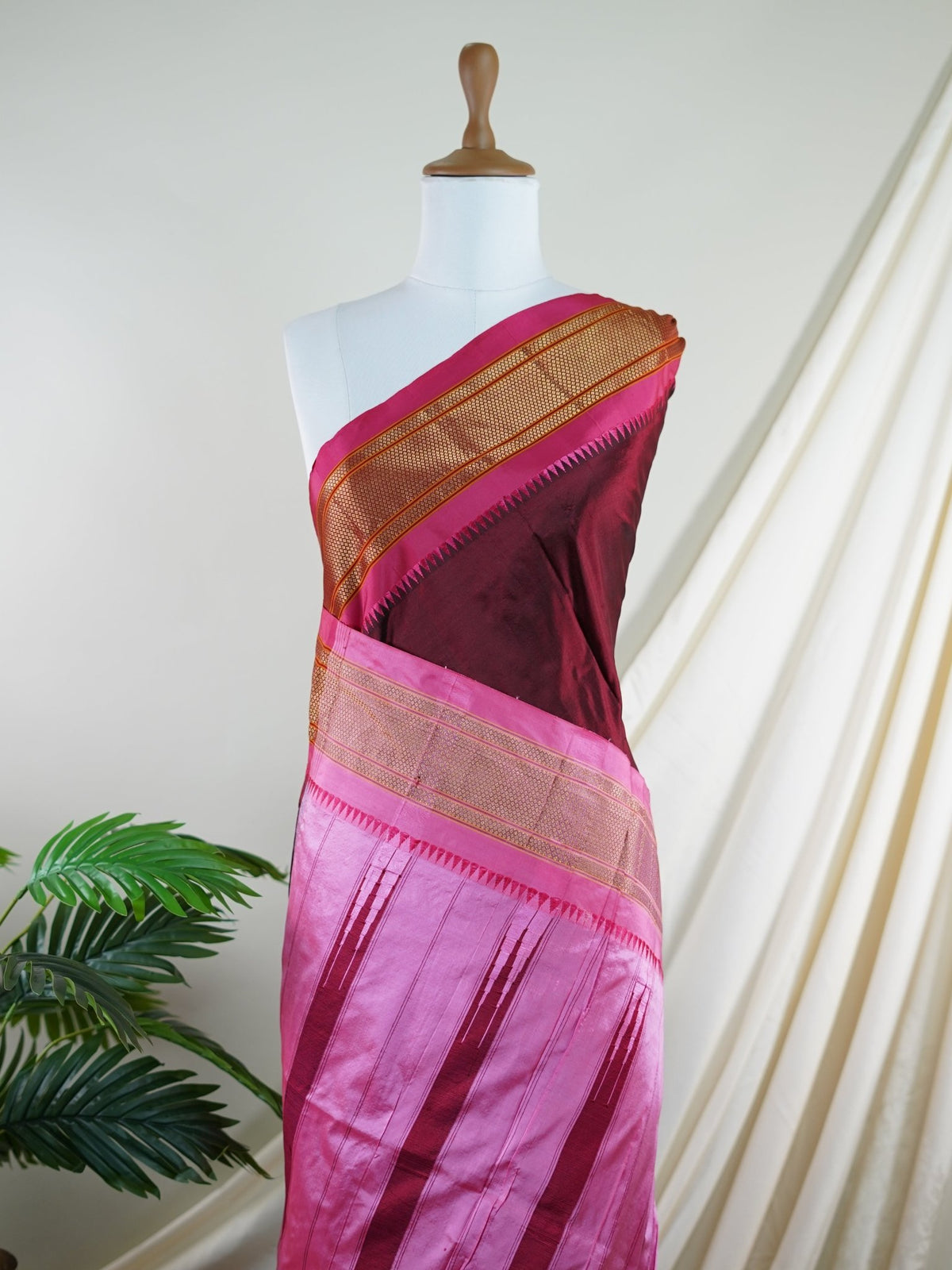 Narayanpet Maroon 100% Pure Silk  - Manoranjitham Weaves - Handloom Store