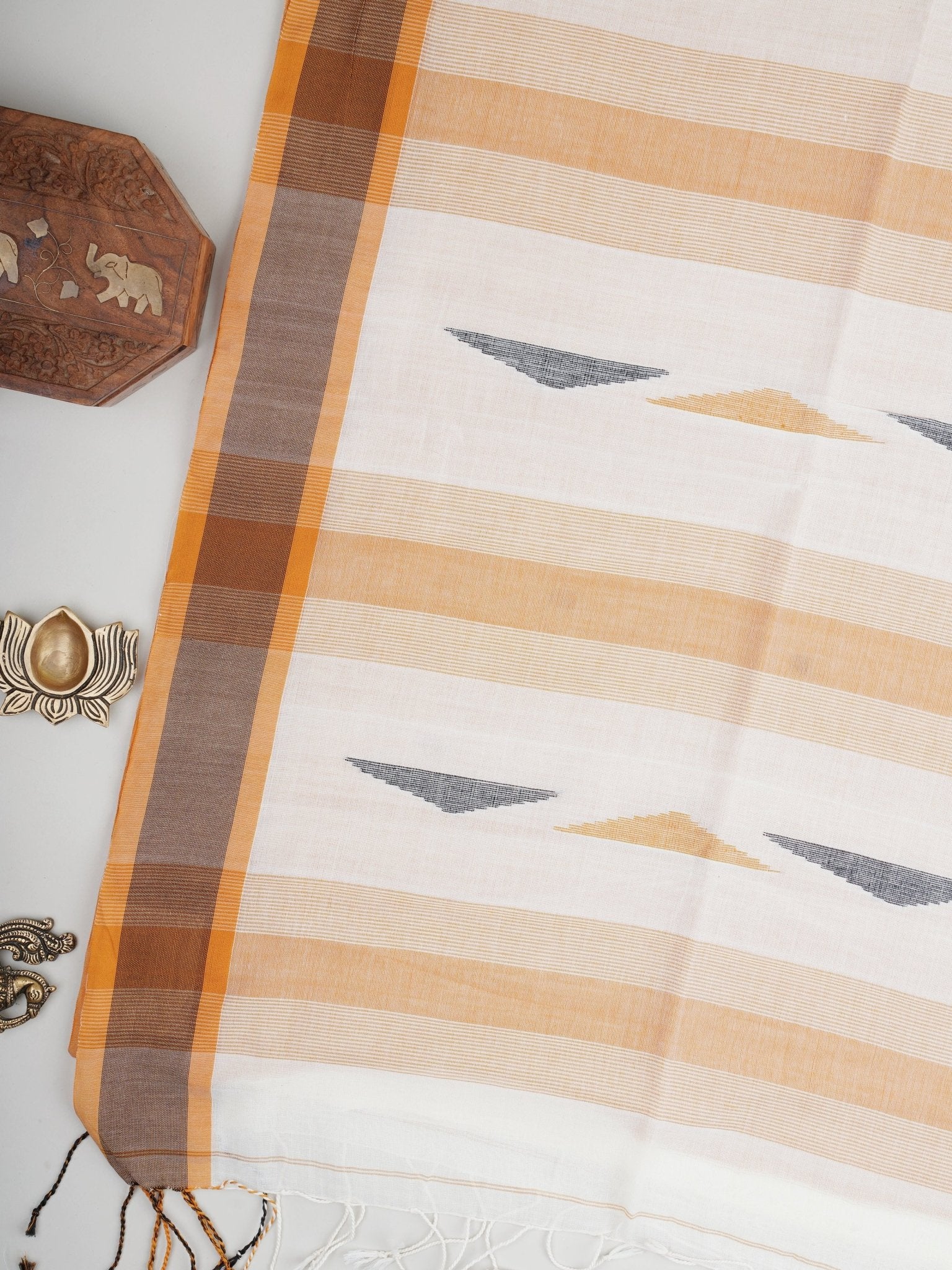 Cotton White 100% Pure Cotton Manoranjitham Weaves - Handloom Store
