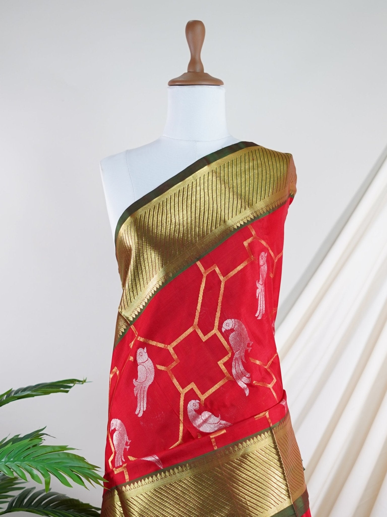 Venkatagiri Silk Red 100% Pure Silk  - Manoranjitham Weaves - Handloom Store
