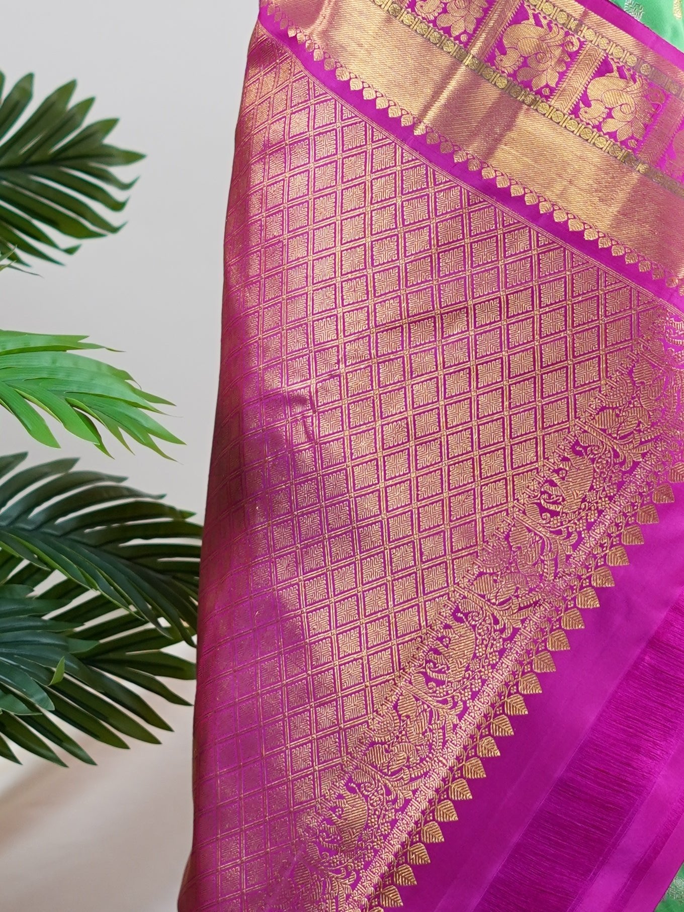 Kanchipuram Silk Green 100% Pure Silk  - Manoranjitham Weaves - Handloom Store