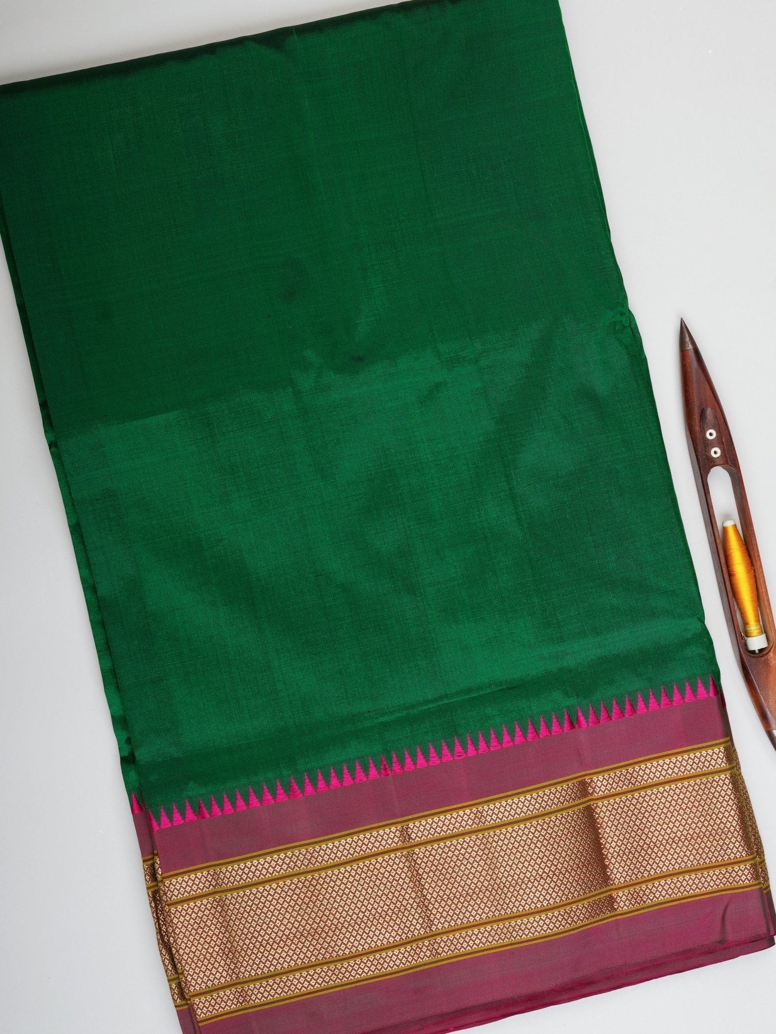 Narayanpet Bottle Green 100% Pure Silk  Manoranjitham Weaves - Handloom Store