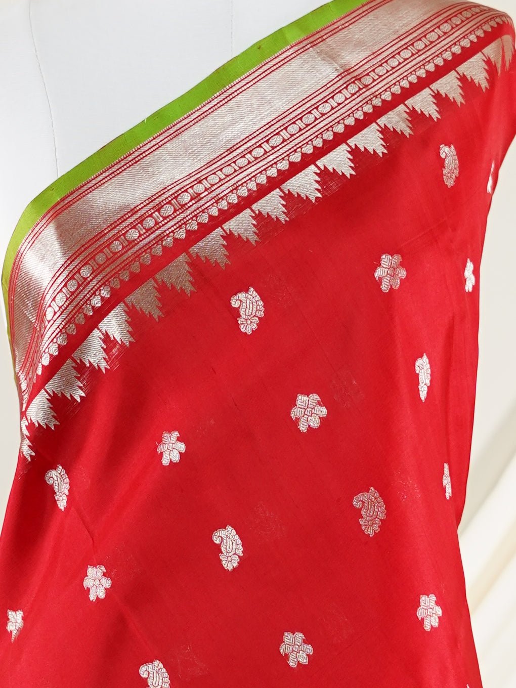 Venkatagiri Silk Red 100% Pure Silk  - Manoranjitham Weaves - Handloom Store