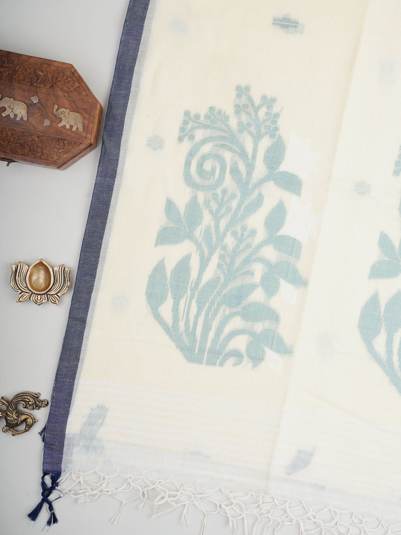 Cotton White 100% Pure Cotton Manoranjitham Weaves - Handloom Store