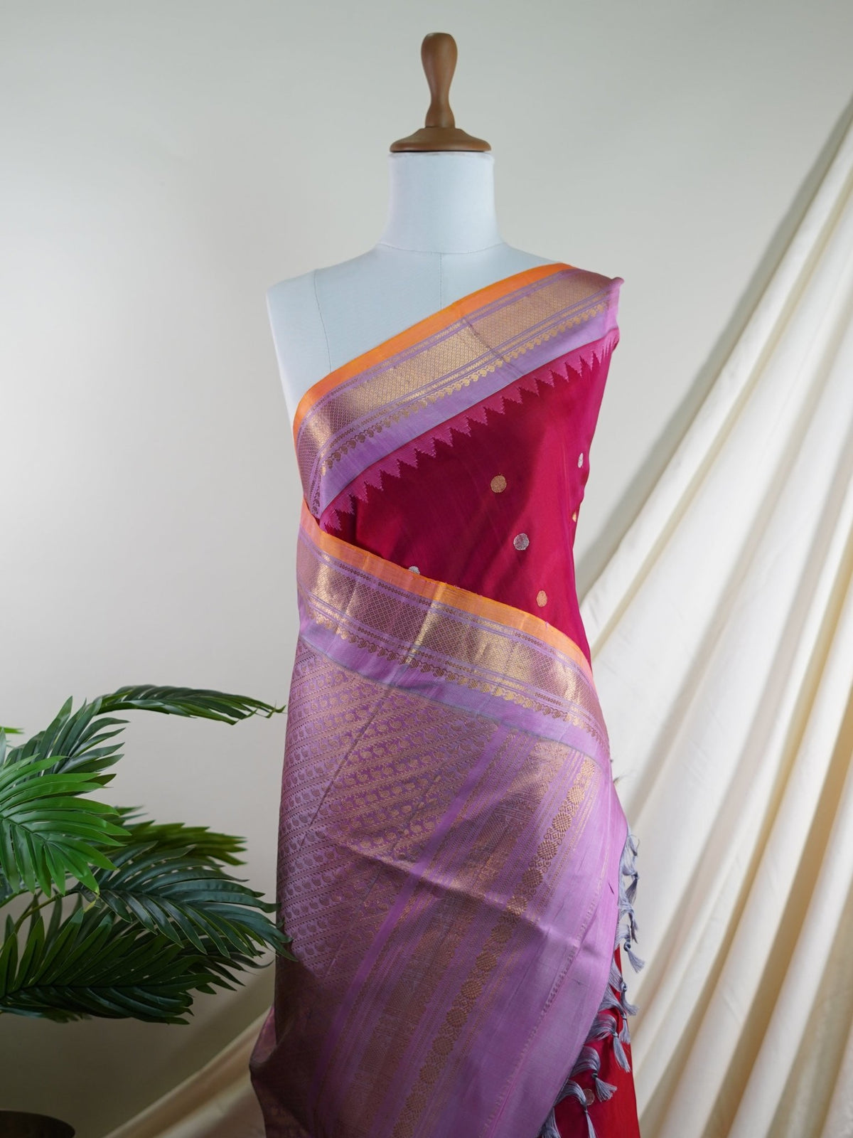 Gadwal Silk  100% Pure Silk  - Manoranjitham Weaves - Handloom Store