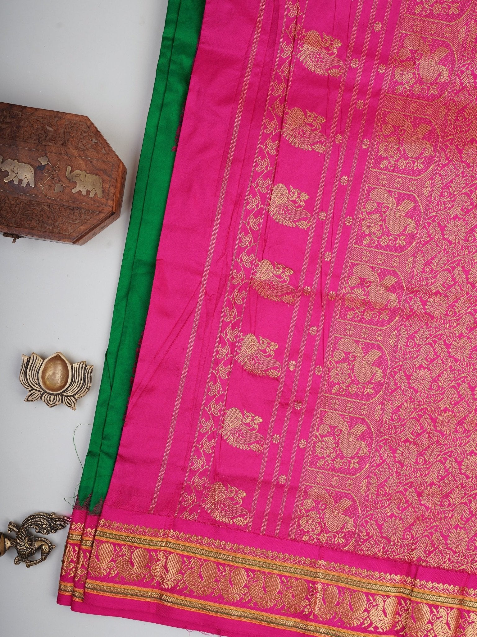 Narayanpet  100% Pure Silk  Manoranjitham Weaves - Handloom Store