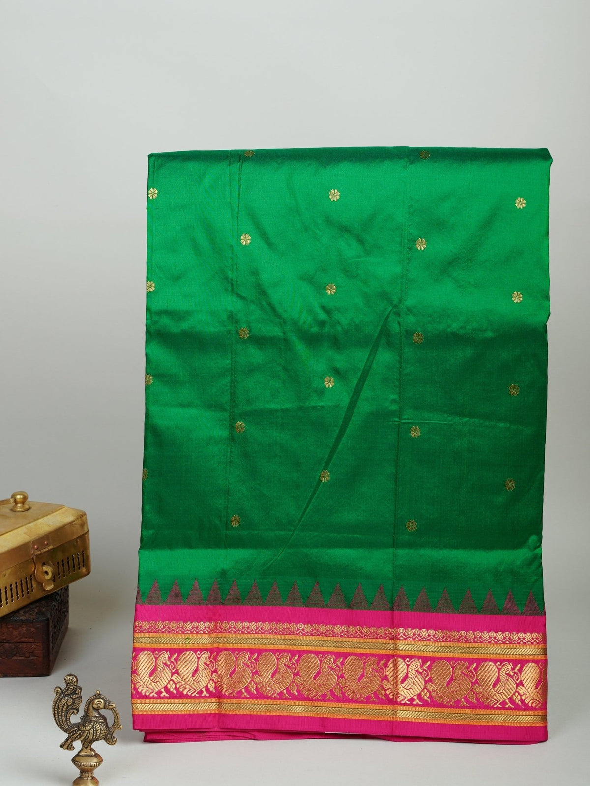 Narayanpet  100% Pure Silk  Manoranjitham Weaves - Handloom Store