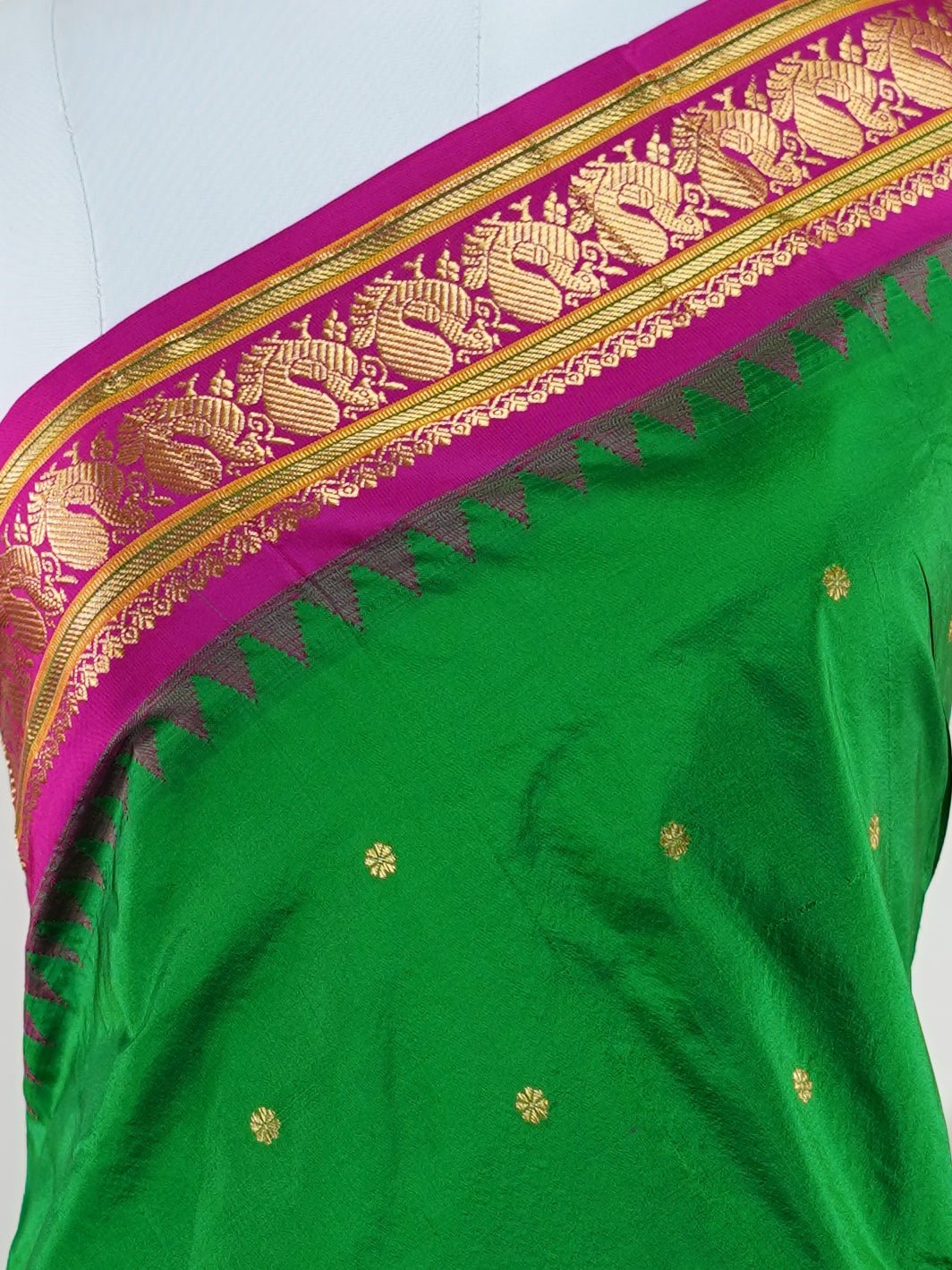 Narayanpet Green 100% Pure Silk  - Manoranjitham Weaves - Handloom Store