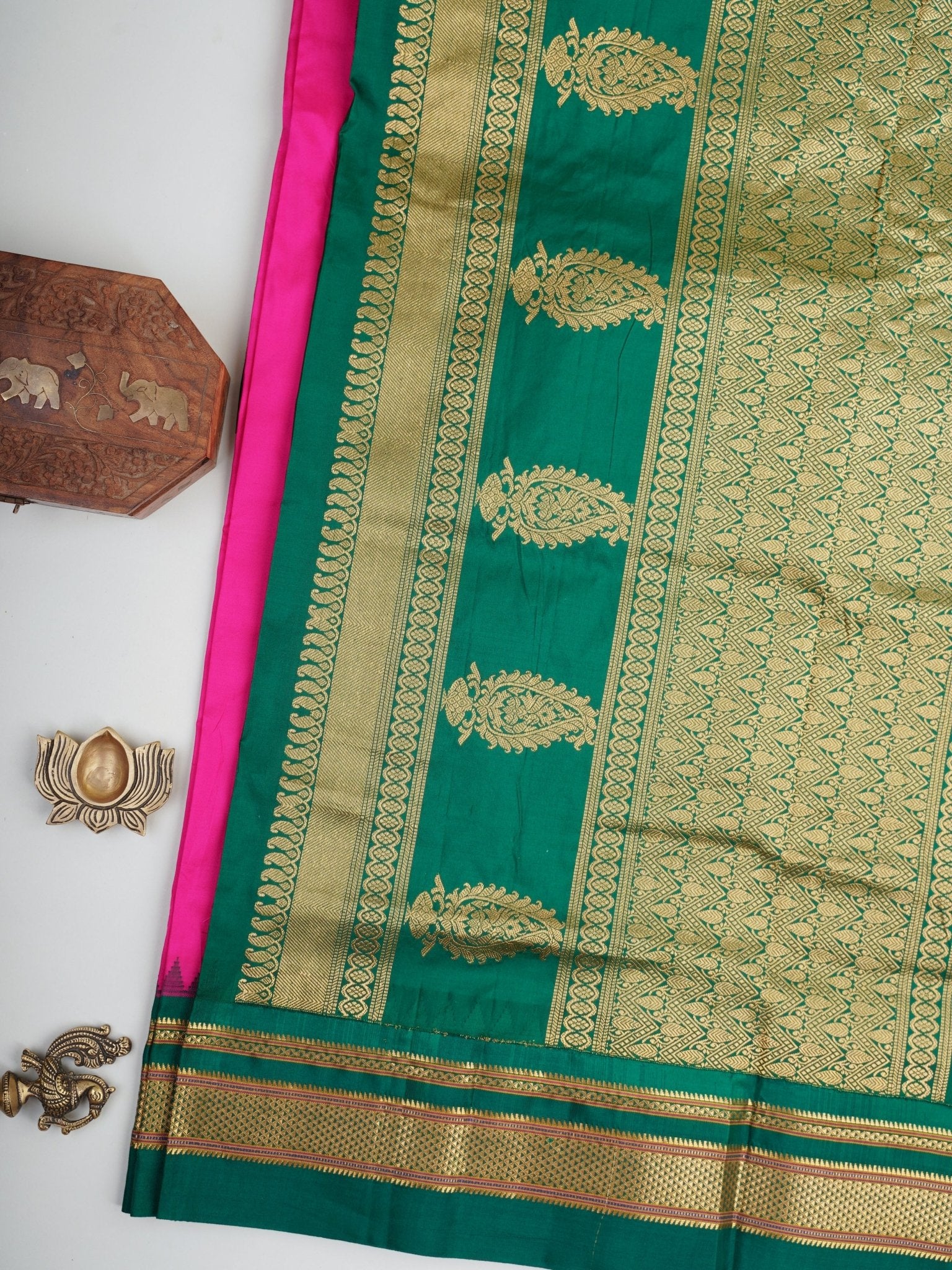 Narayanpet  100% Pure Silk  Manoranjitham Weaves - Handloom Store