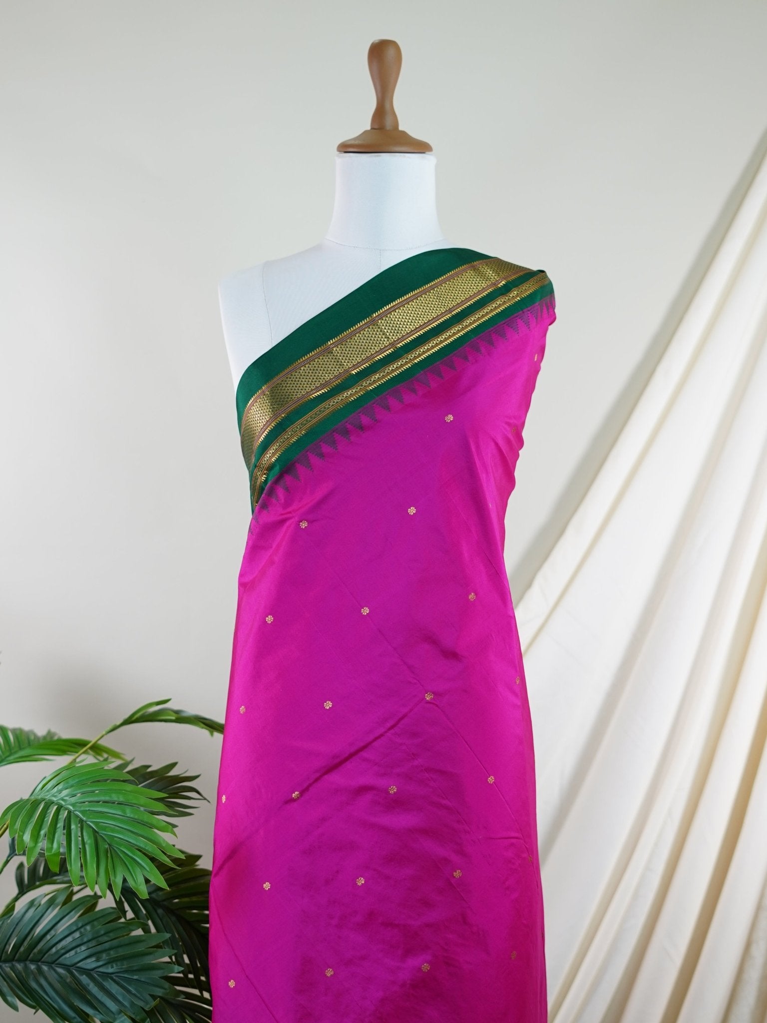Narayanpet Pink 100% Pure Silk  - Manoranjitham Weaves - Handloom Store