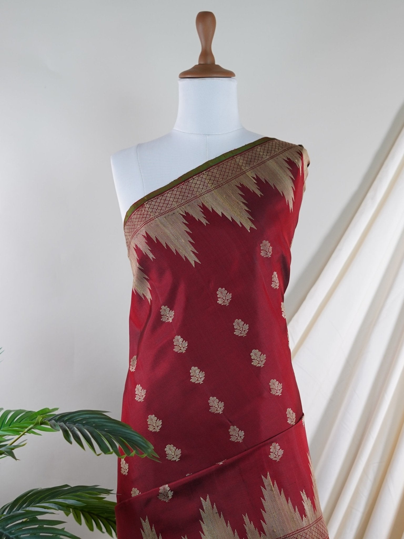 Gadwal Silk Deep Maroon 100% Pure Silk  - Manoranjitham Weaves - Handloom Store