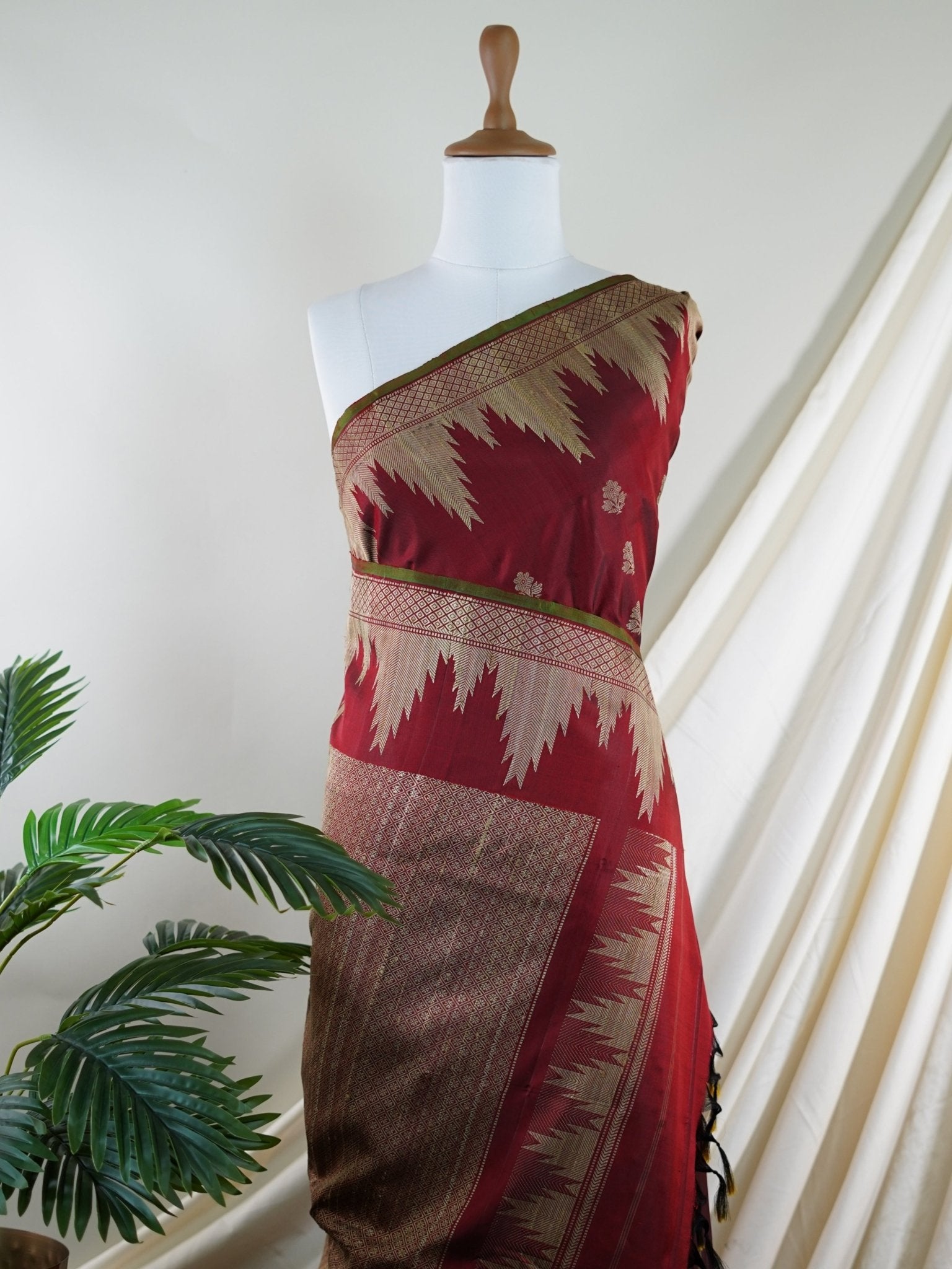 Gadwal Silk Deep Maroon 100% Pure Silk  - Manoranjitham Weaves - Handloom Store