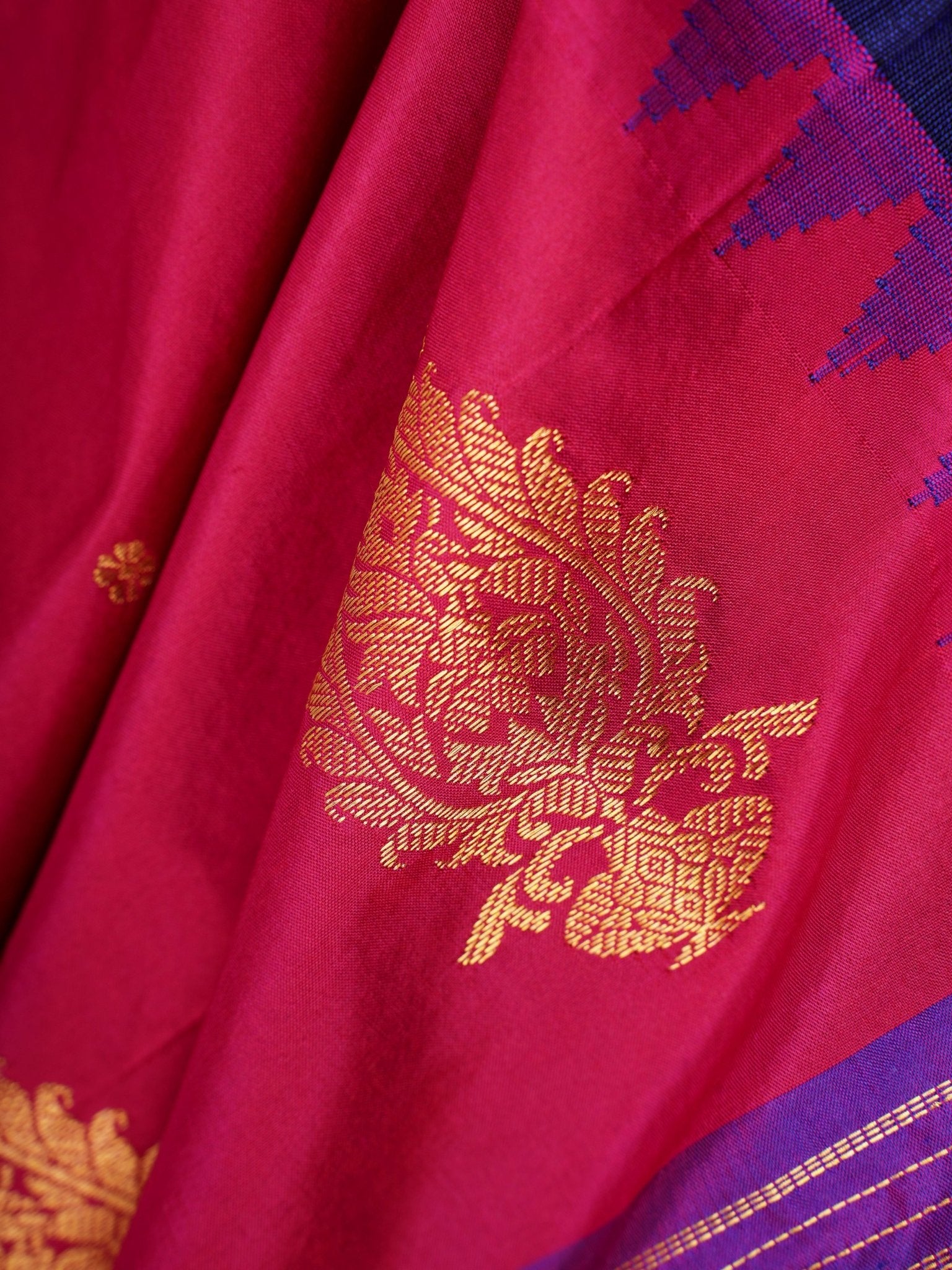 Narayanpet Megenta 100% Pure Silk  Manoranjitham Weaves - Handloom Store