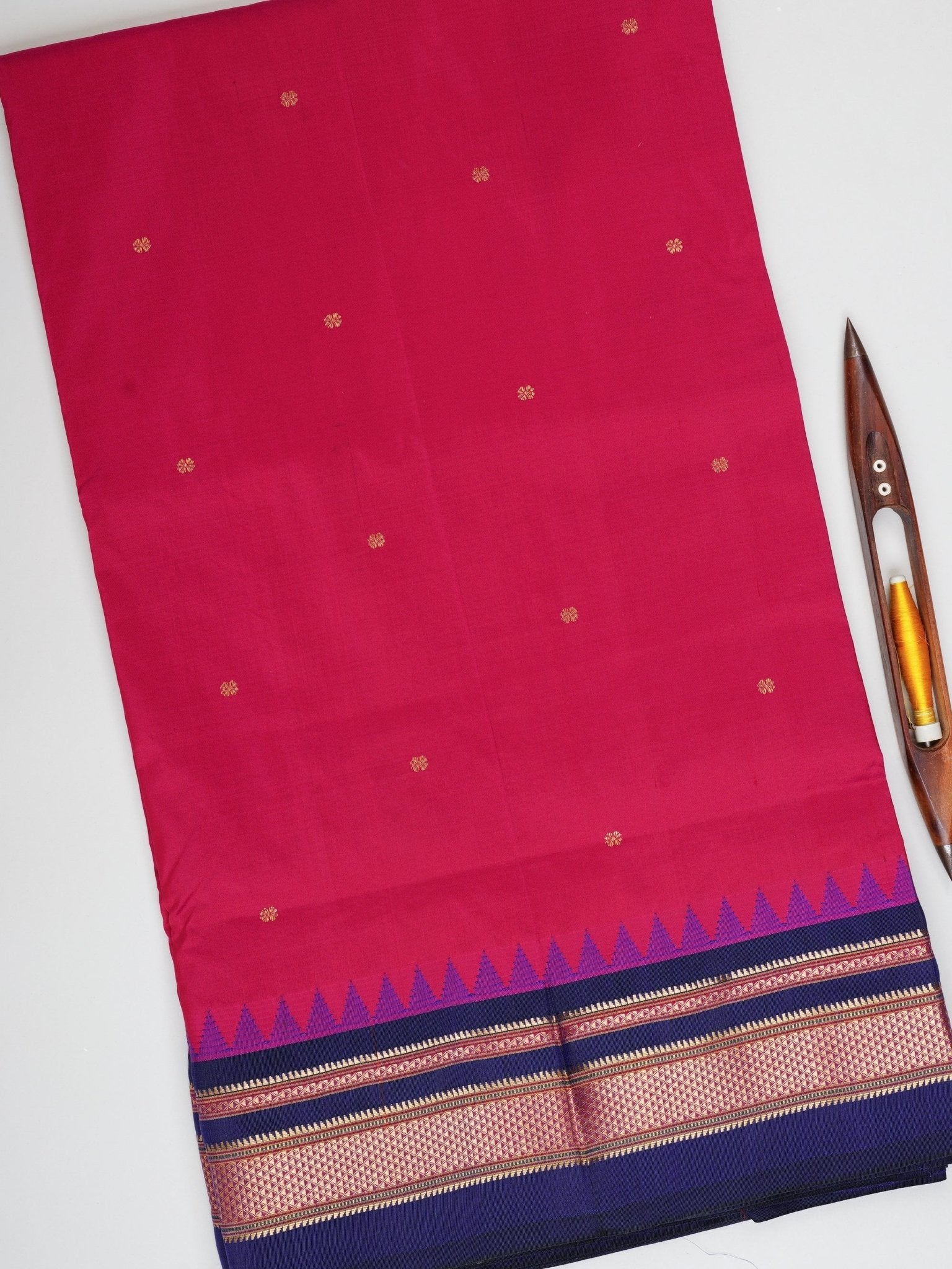 Narayanpet Megenta 100% Pure Silk  Manoranjitham Weaves - Handloom Store