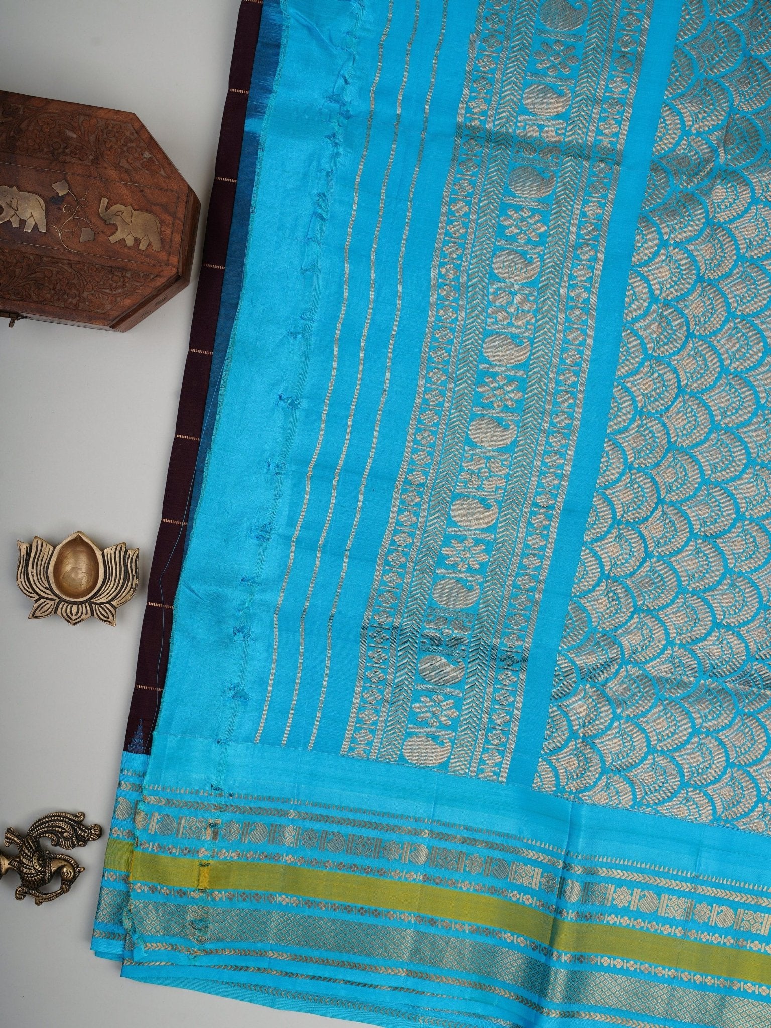 Gadwal Silk Cream 100% Pure Silk  Manoranjitham Weaves - Handloom Store