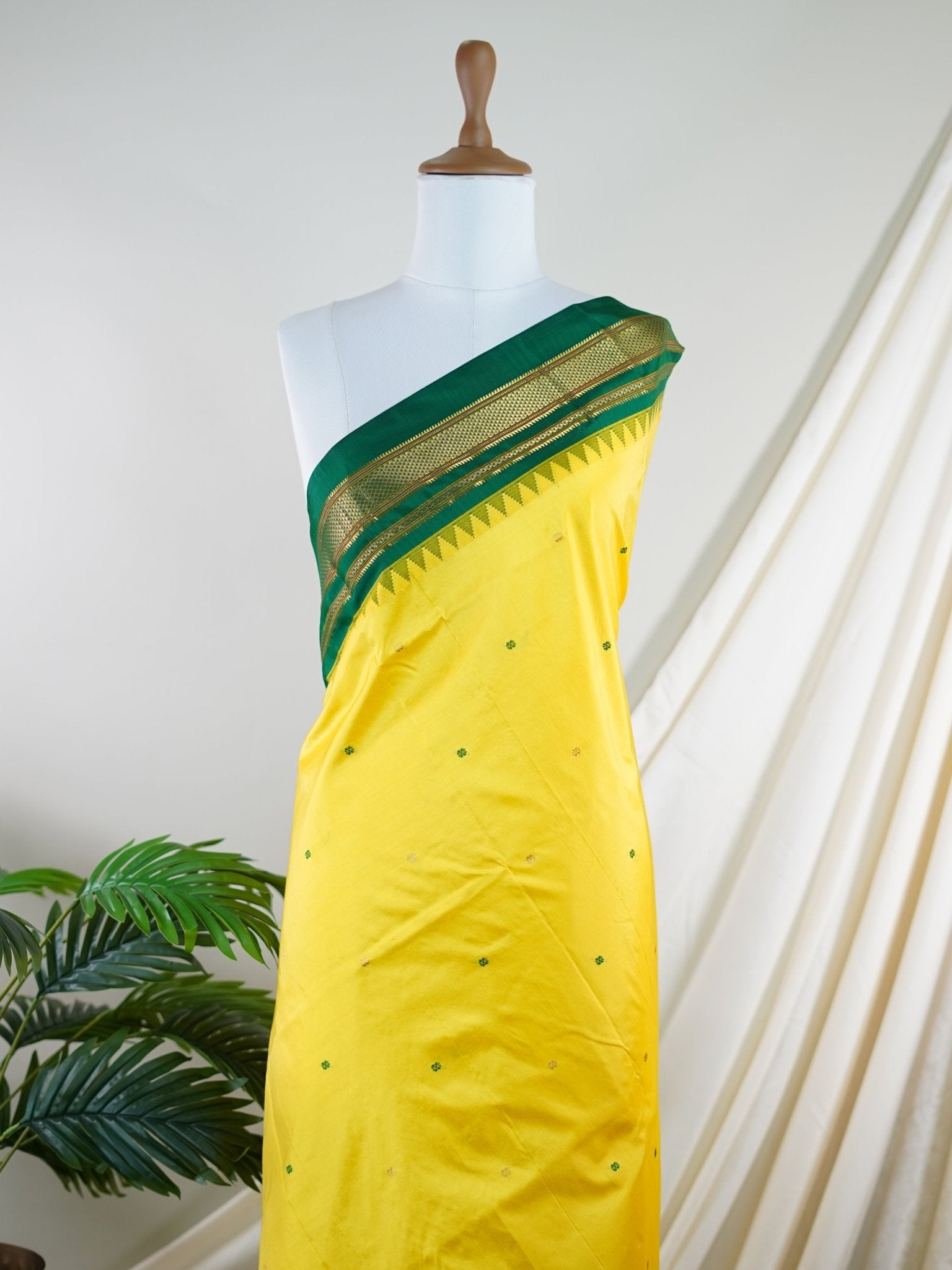 Narayanpet Yellow 100% Pure Silk  - Manoranjitham Weaves - Handloom Store