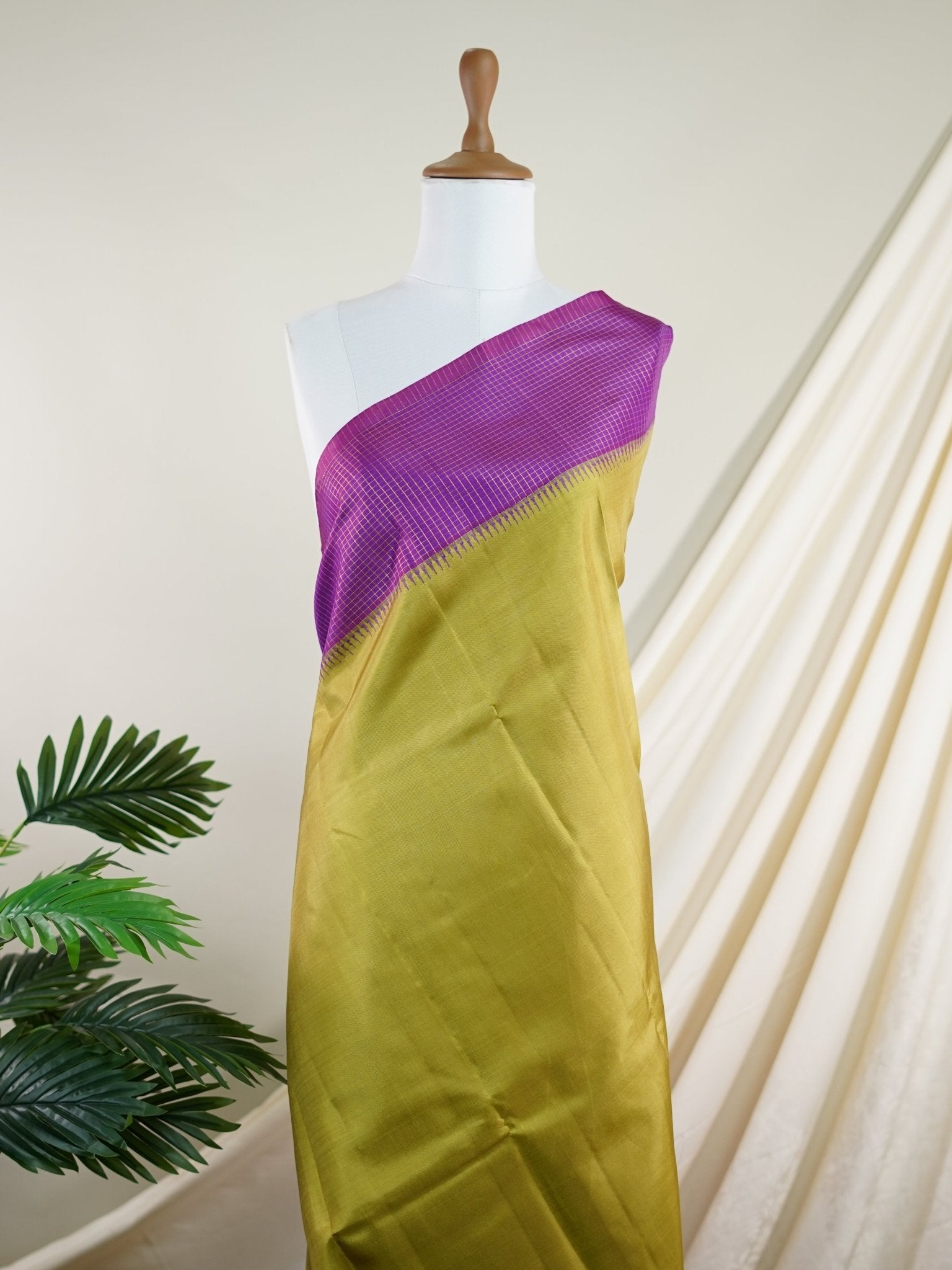 Kanchipuram Silk Green 100% Pure Silk  - Manoranjitham Weaves - Handloom Store