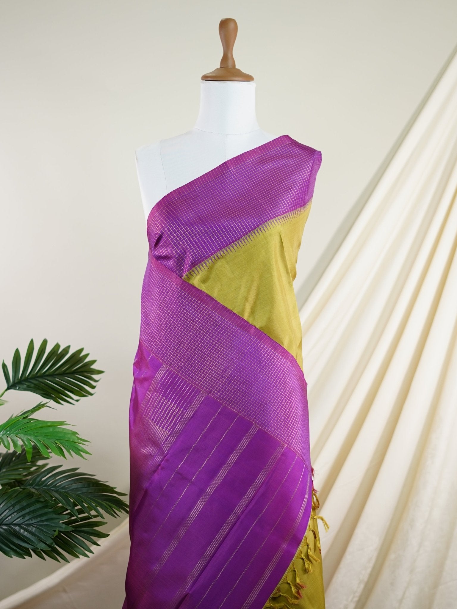 Kanchipuram Silk Green 100% Pure Silk  - Manoranjitham Weaves - Handloom Store