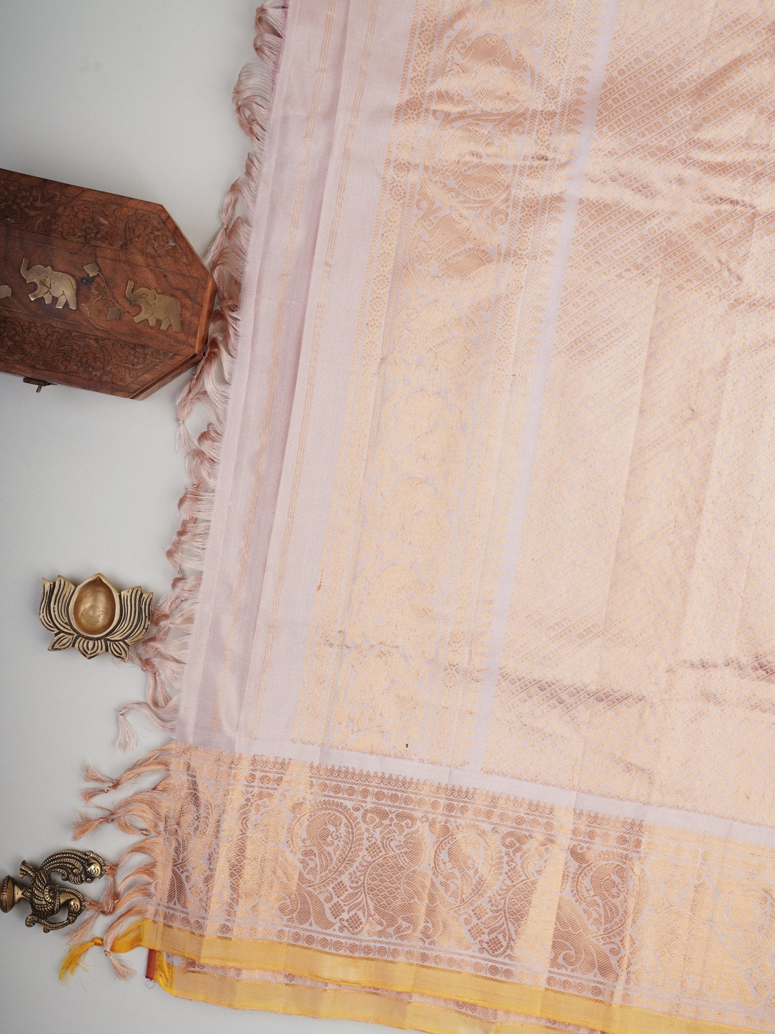 Gadwal Silk  100% Pure Silk  Manoranjitham Weaves - Handloom Store