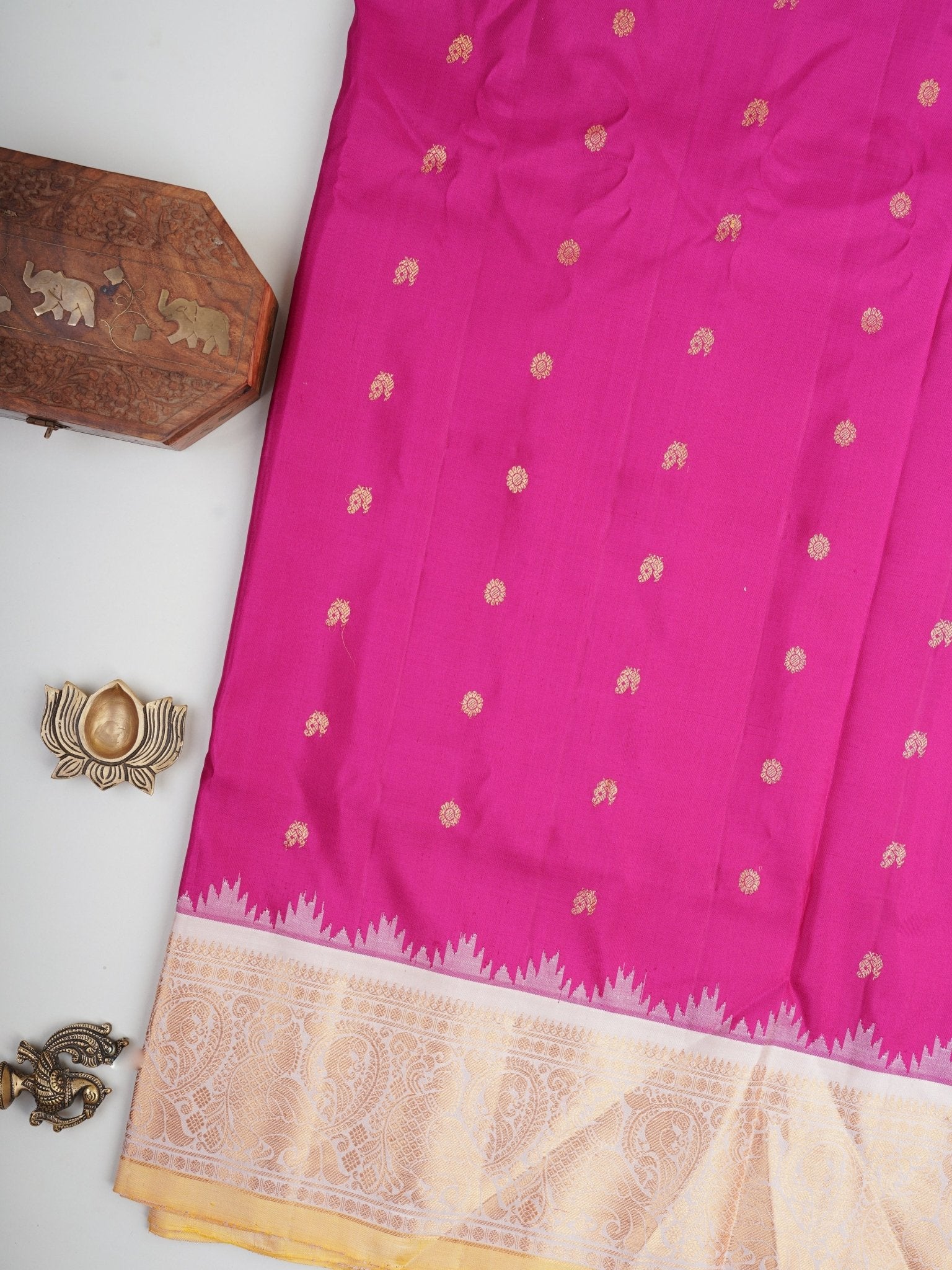 Gadwal Silk  100% Pure Silk  Manoranjitham Weaves - Handloom Store