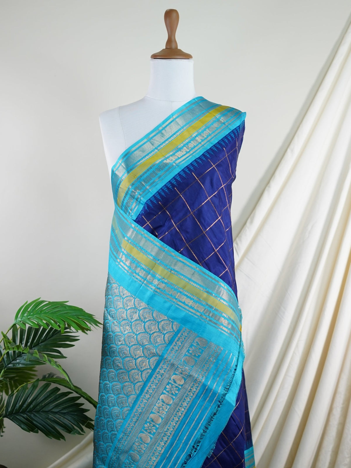 Gadwal Silk Royal Blue 100% Pure Silk  - Manoranjitham Weaves - Handloom Store