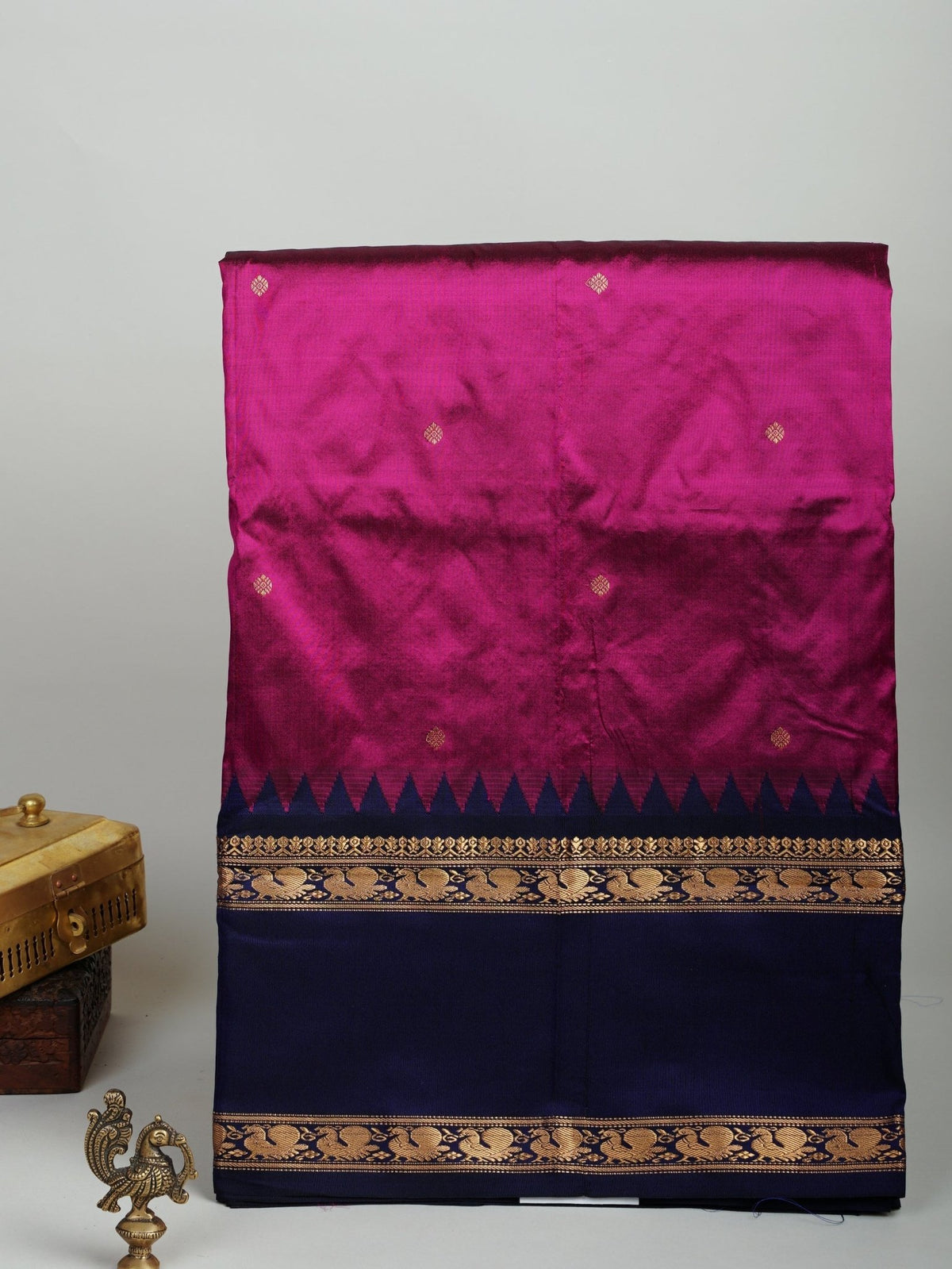 Narayanpet  100% Pure Silk  Manoranjitham Weaves - Handloom Store
